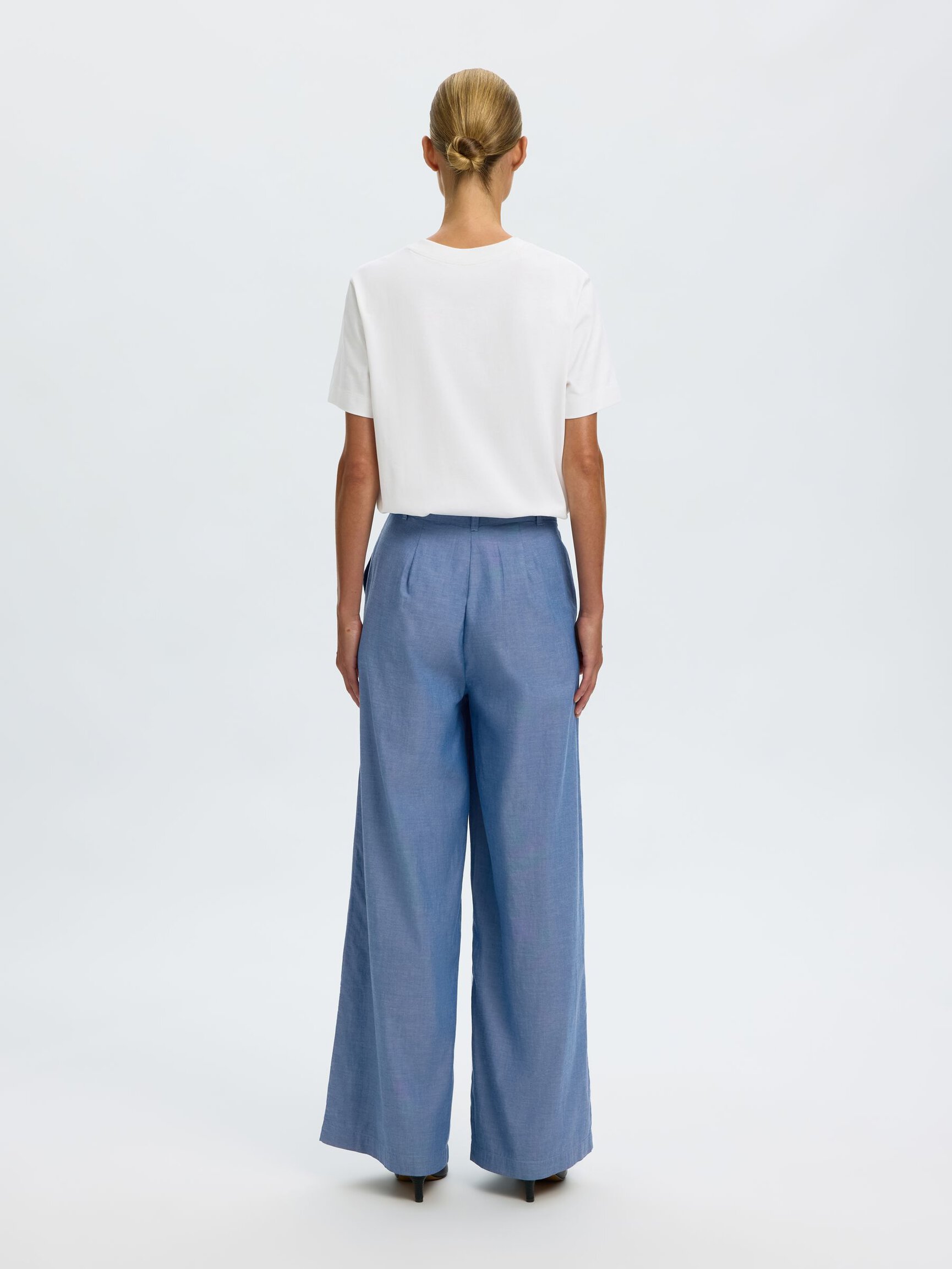 PLEATED WIDE-LEG TROUSERS