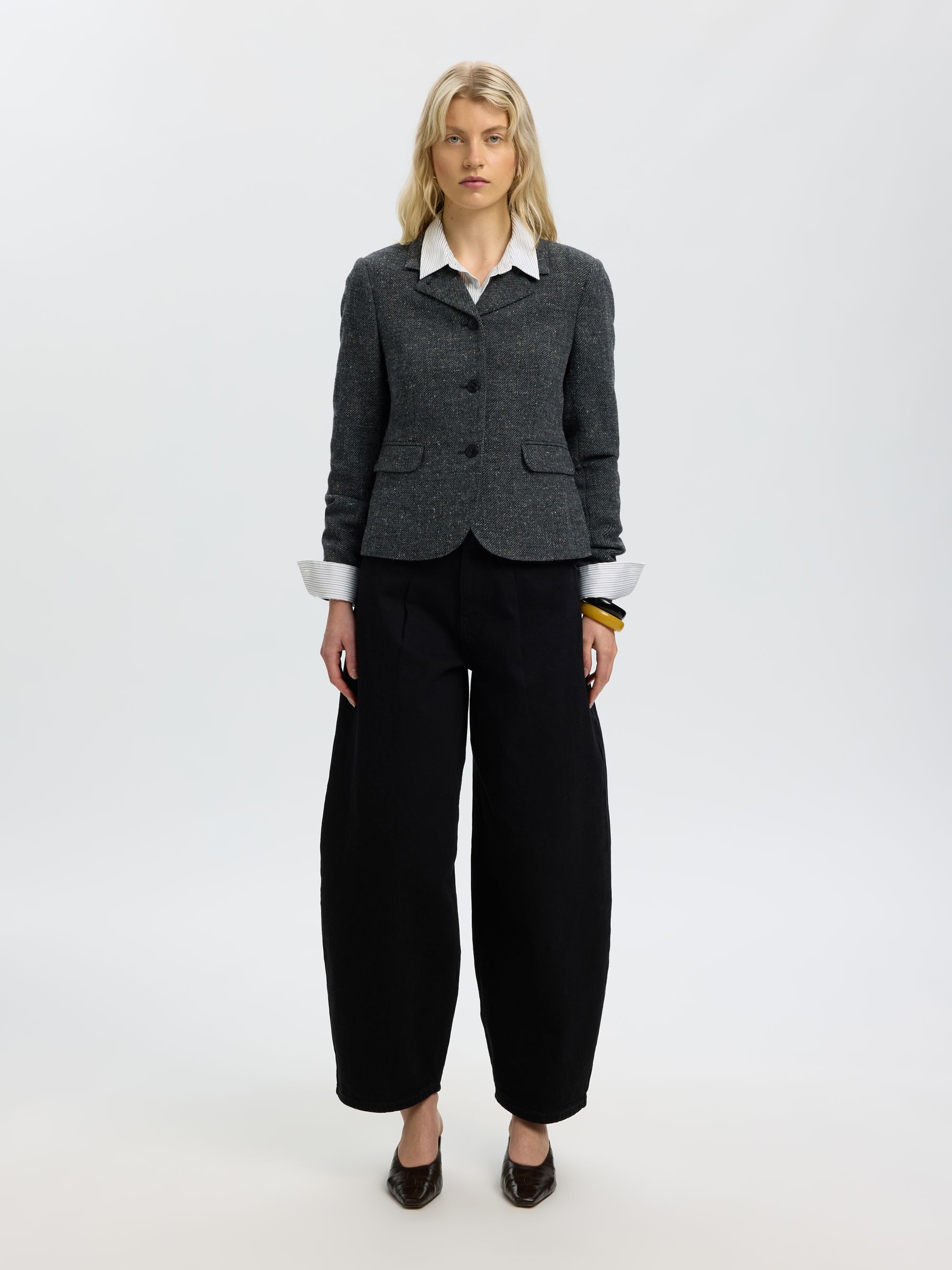 HIGH WAISTED BARREL FIT JEANS