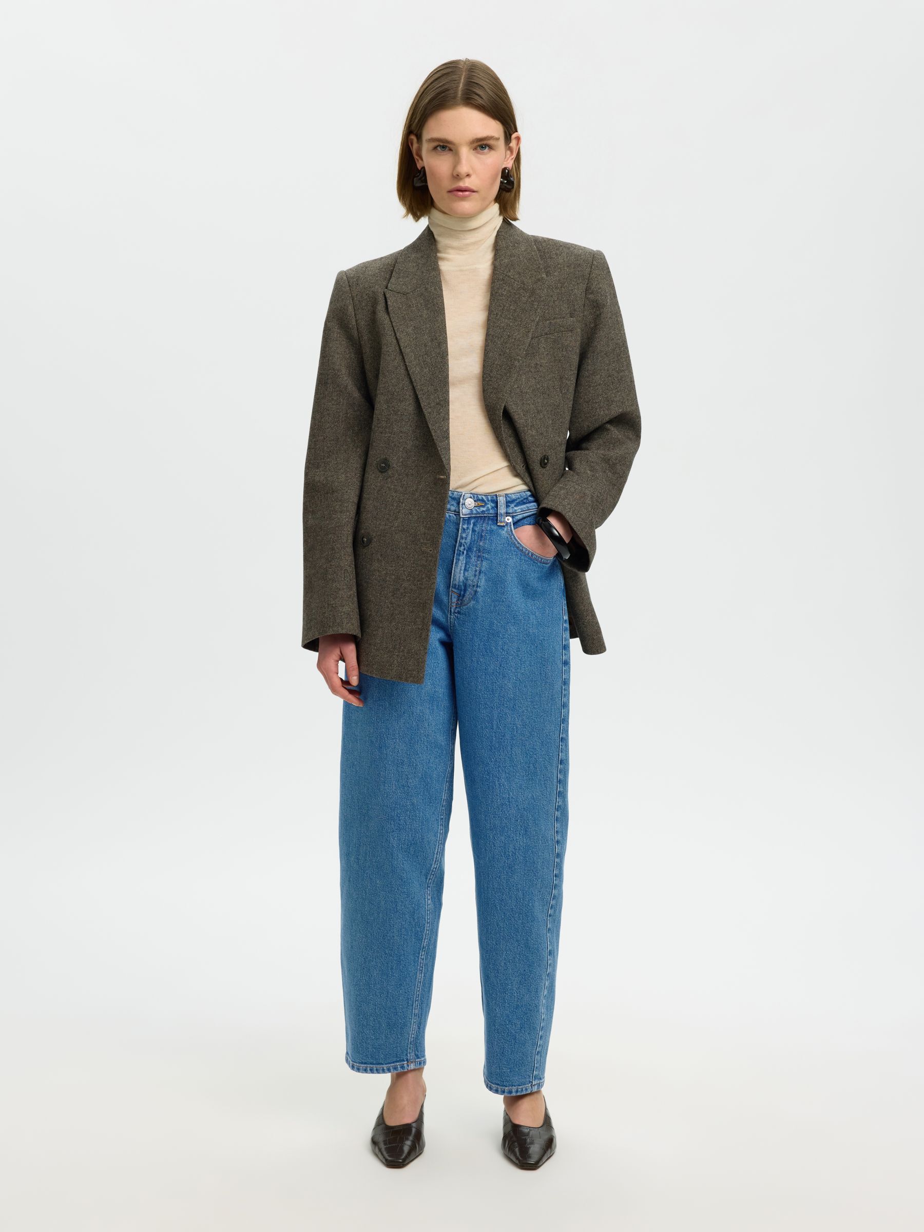 HIGH WAIST BARREL FIT JEANS