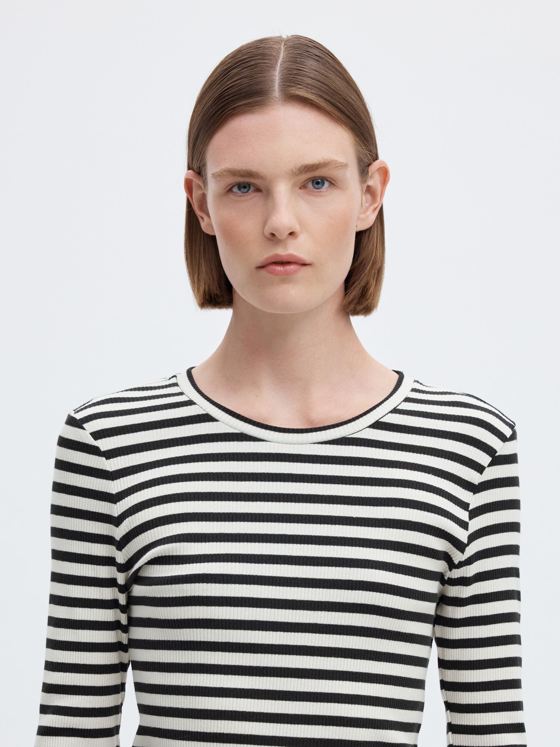 STRIPED LONG-SLEEVED T-SHIRT