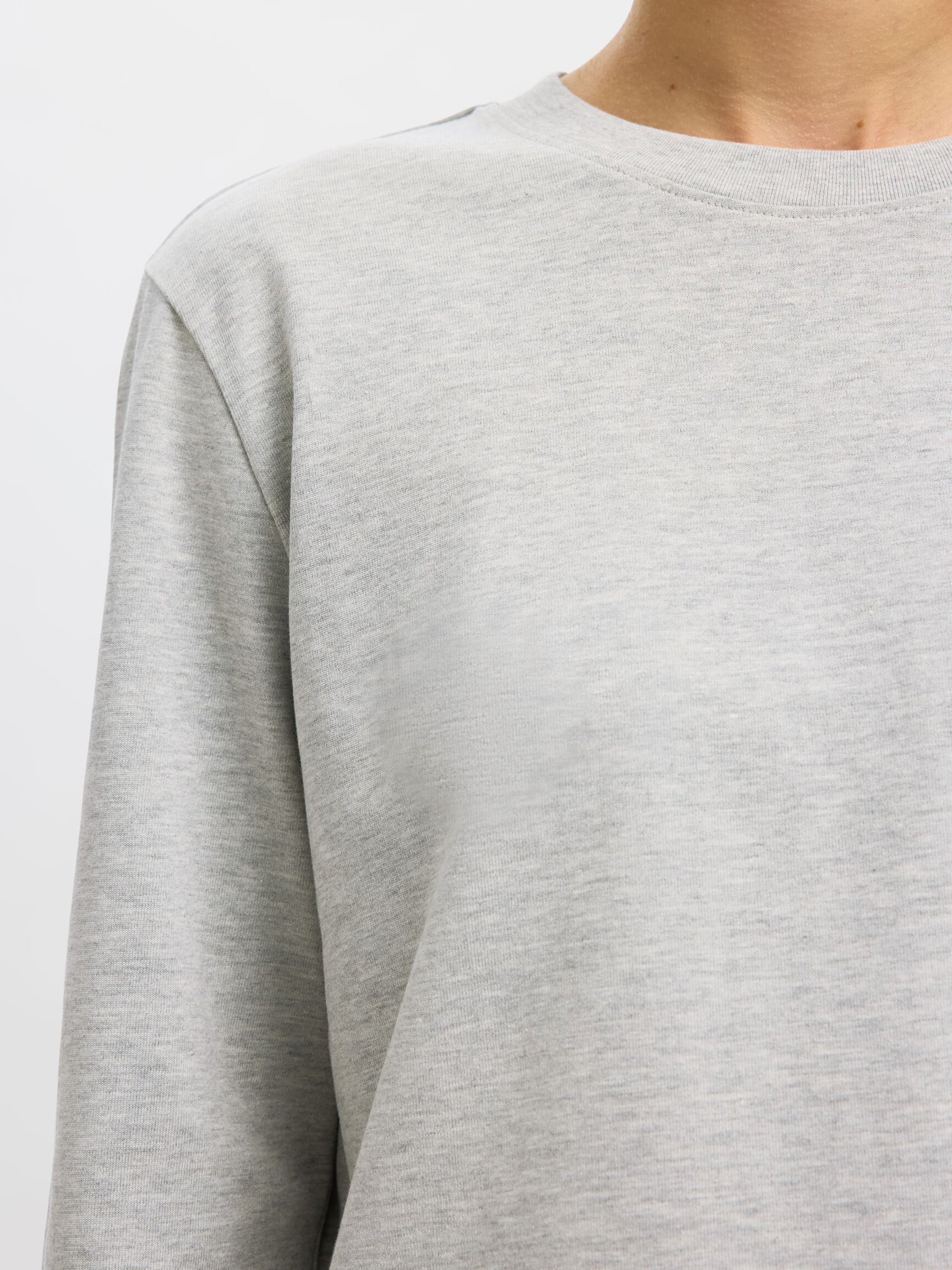 LONG-SLEEVED BOXY T-SHIRT