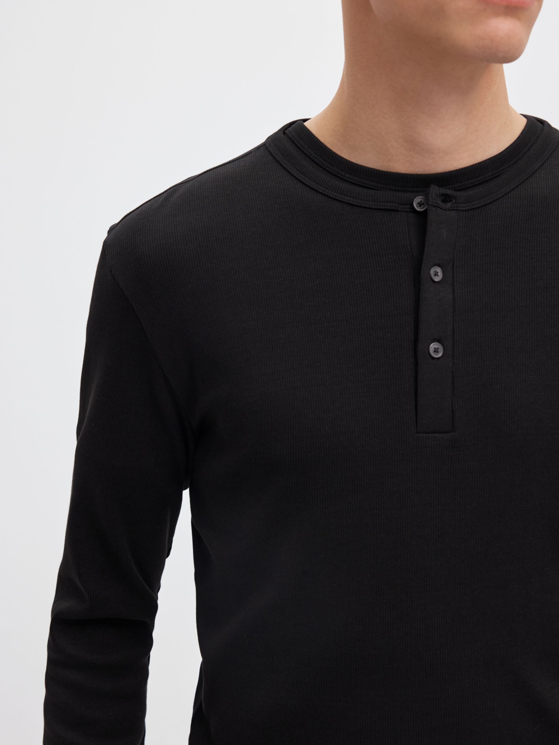 RIBBED LONG SLEEVED HENLEY SHIRT