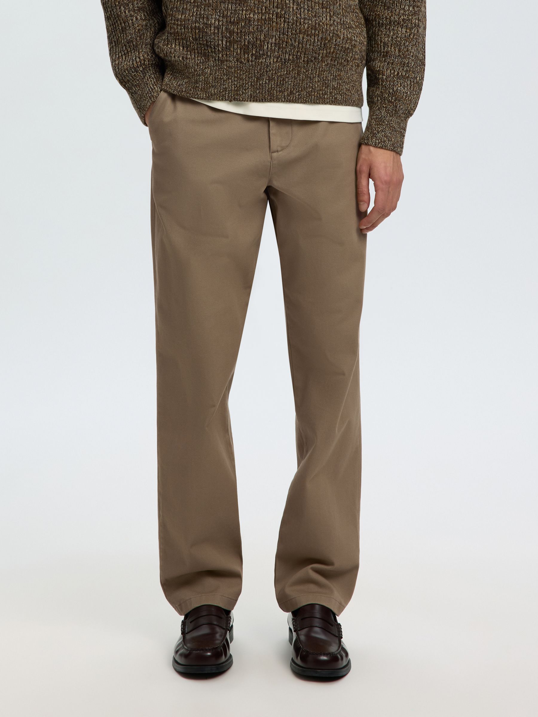 STRAIGHT FIT CHINOS