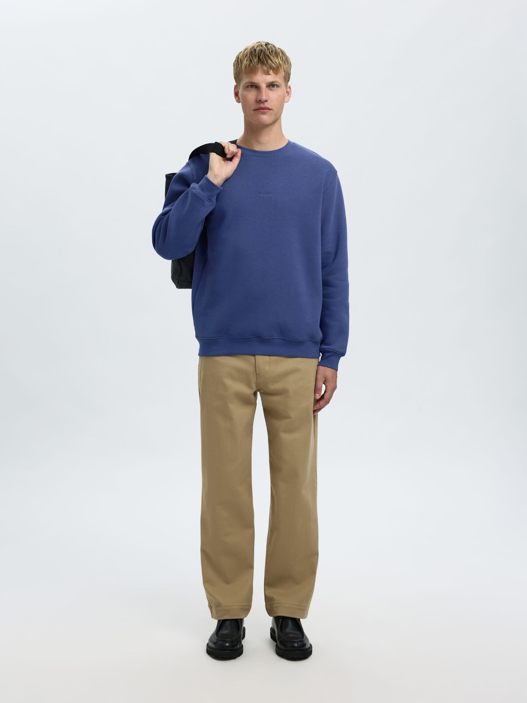 EMBROIDERED SWEATSHIRT