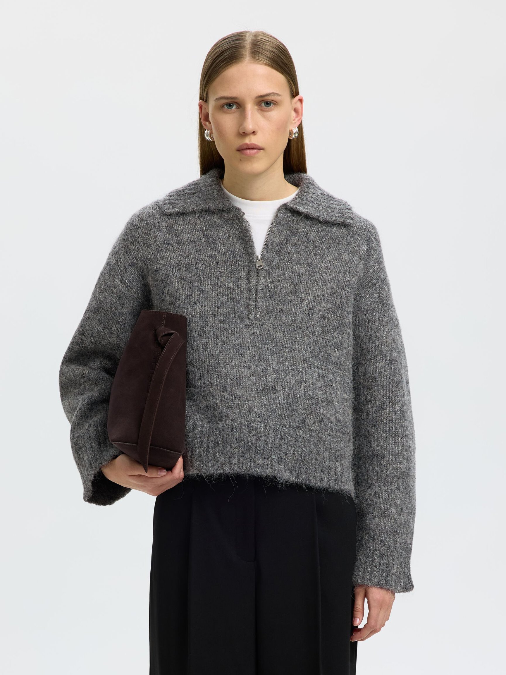 SWETER Z KRÓTKIM ZAMKIEM