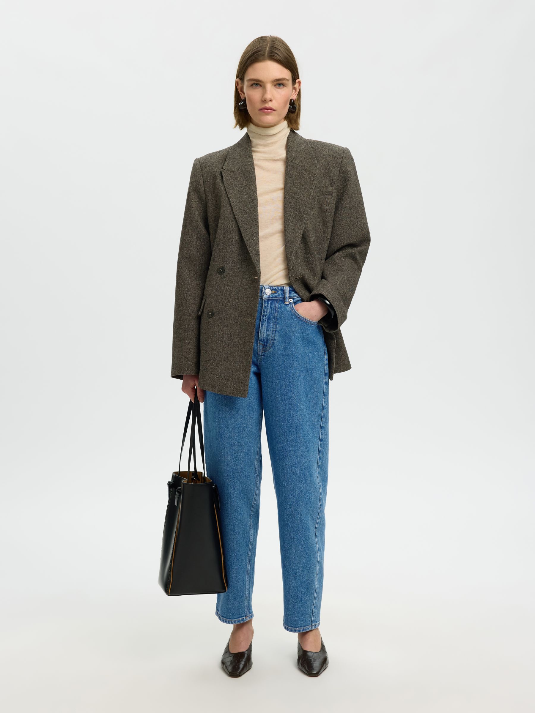 HIGH WAIST BARREL FIT JEANS