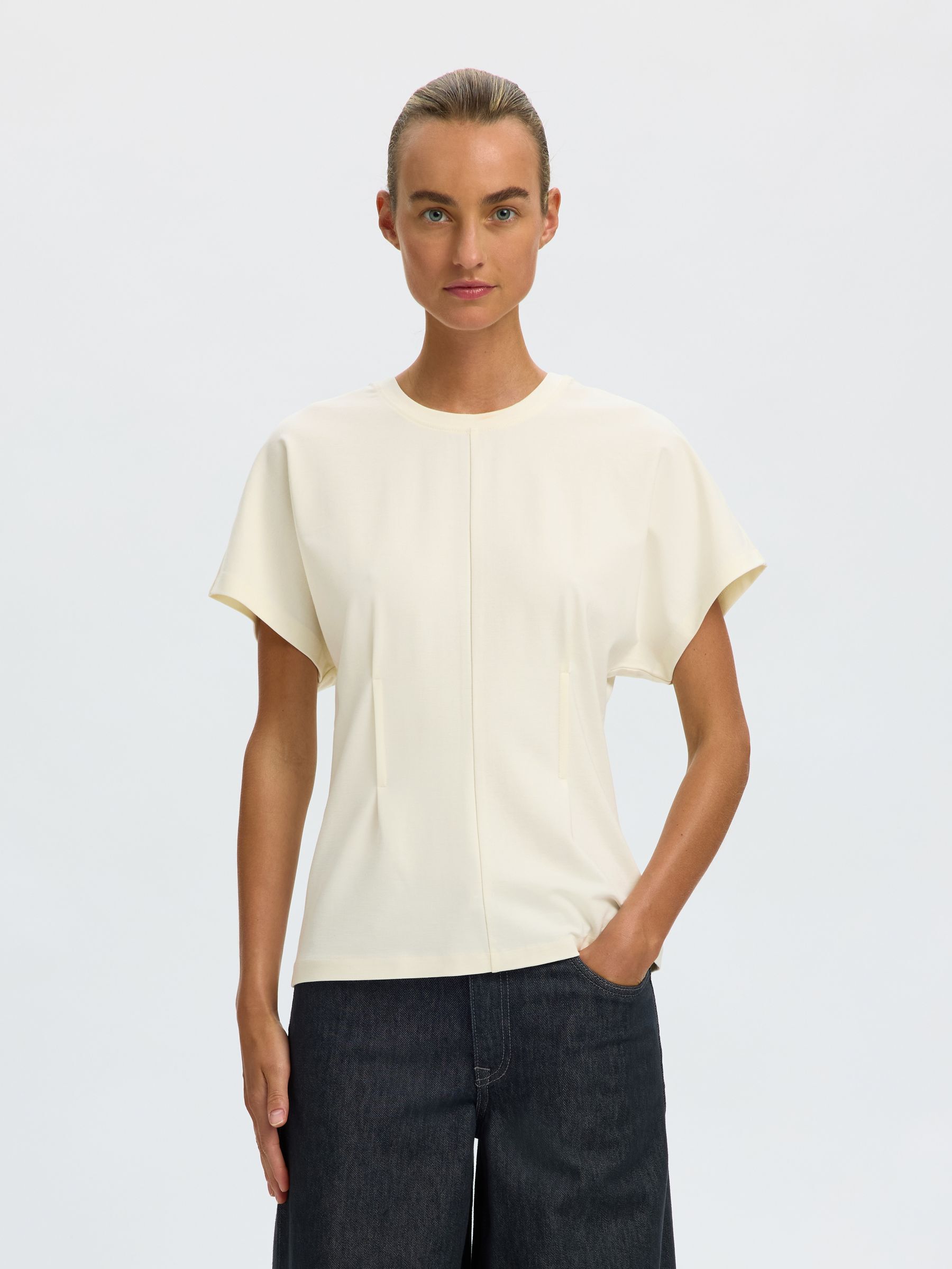 FITTED T-SHIRT