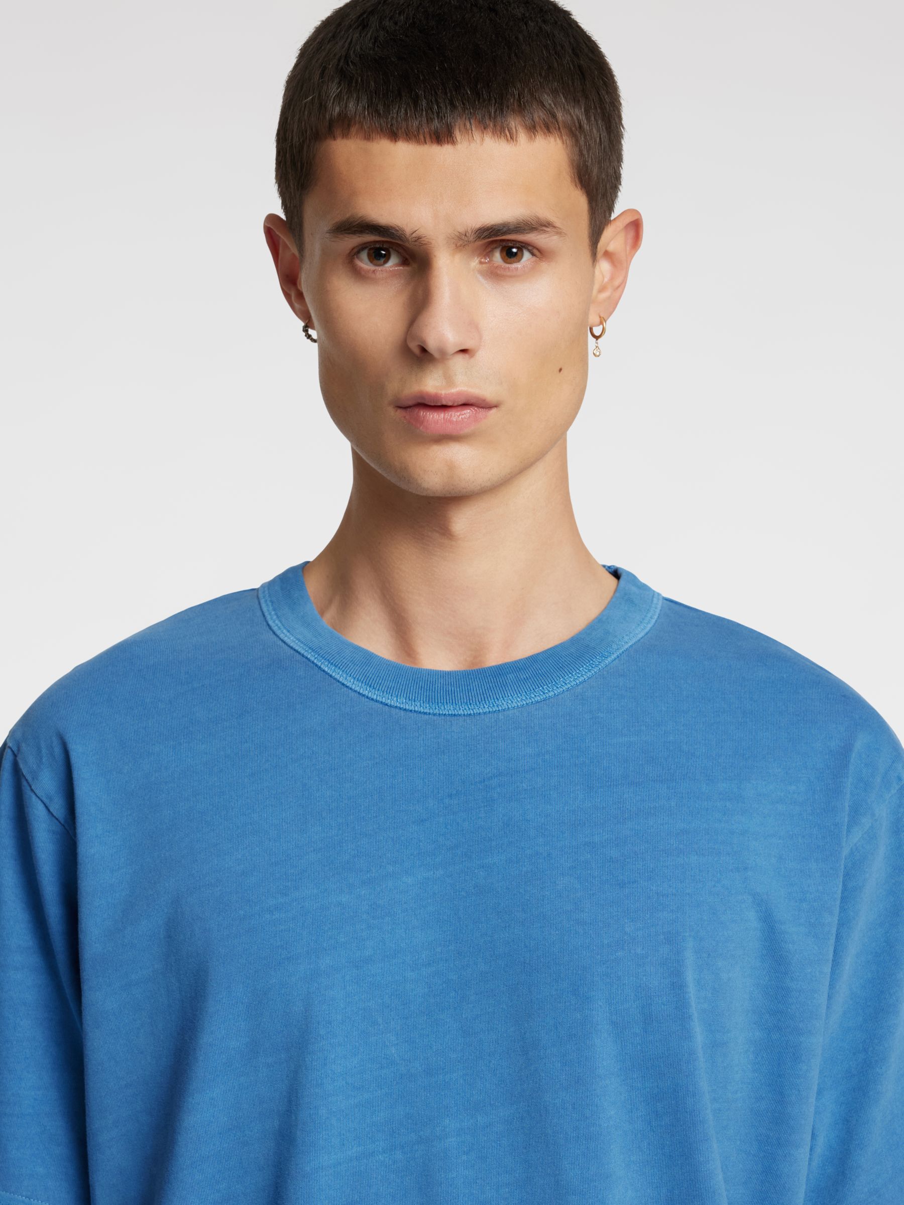SHORT SLEEVED CREWNECK T-SHIRT