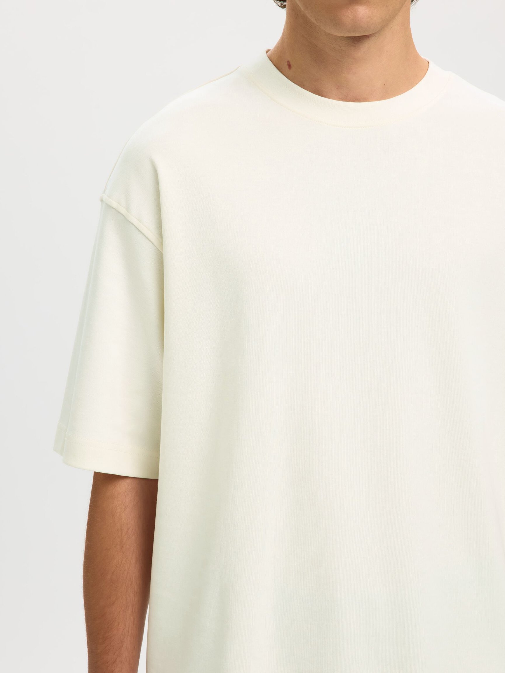 RELAXED FIT T-SHIRT