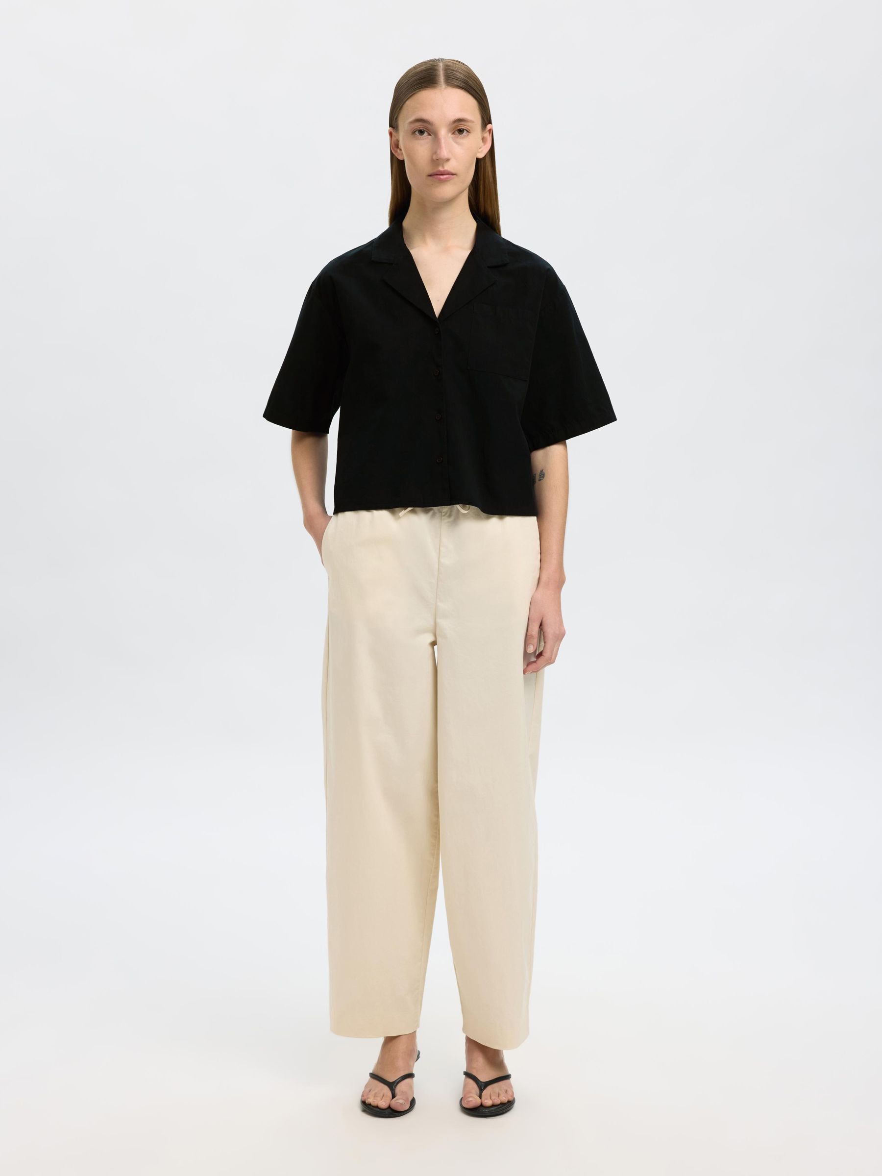 SHORT SLEEVED CROPPED SHIRT