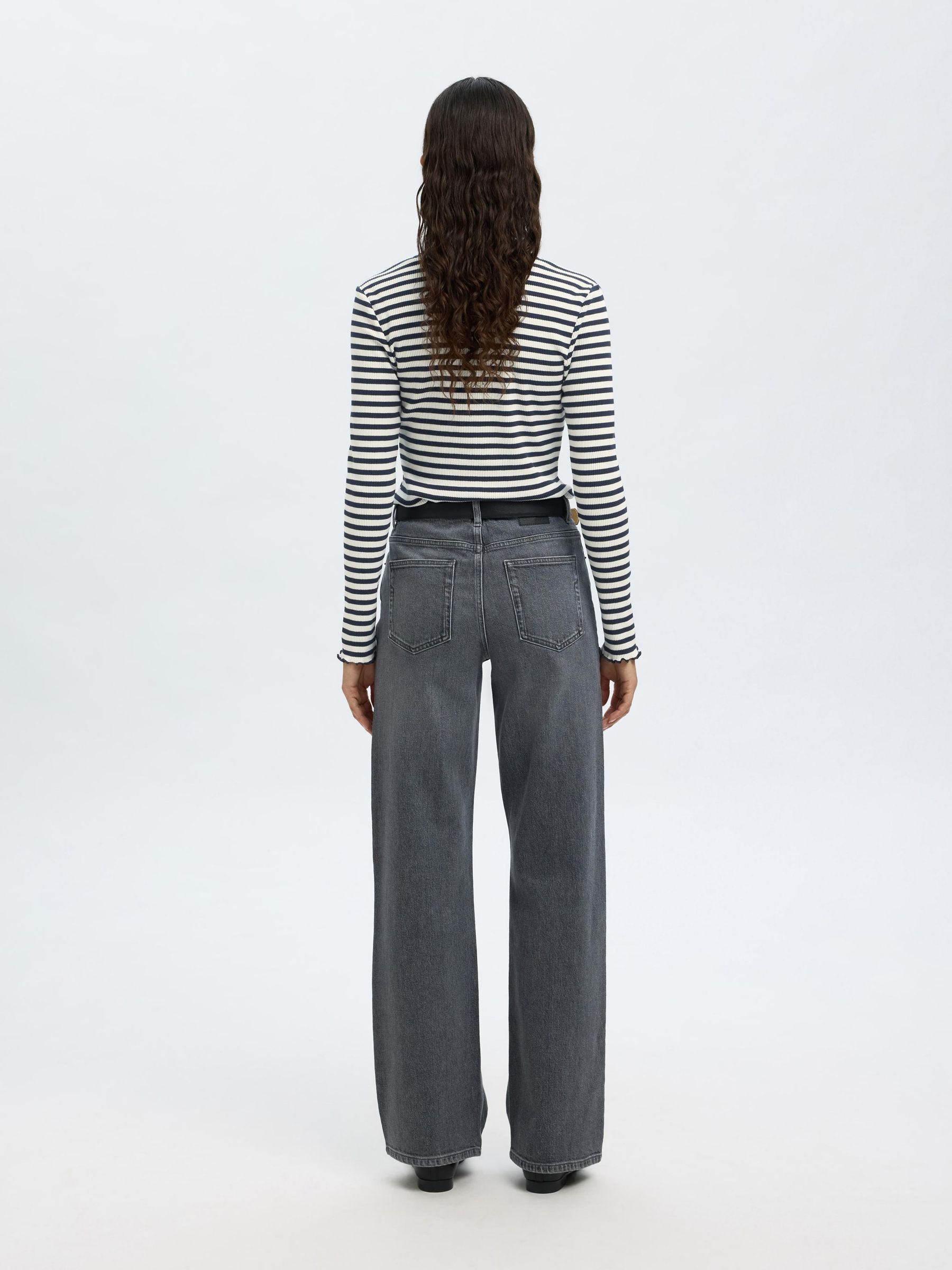 STRIPED LONG-SLEEVED T-SHIRT