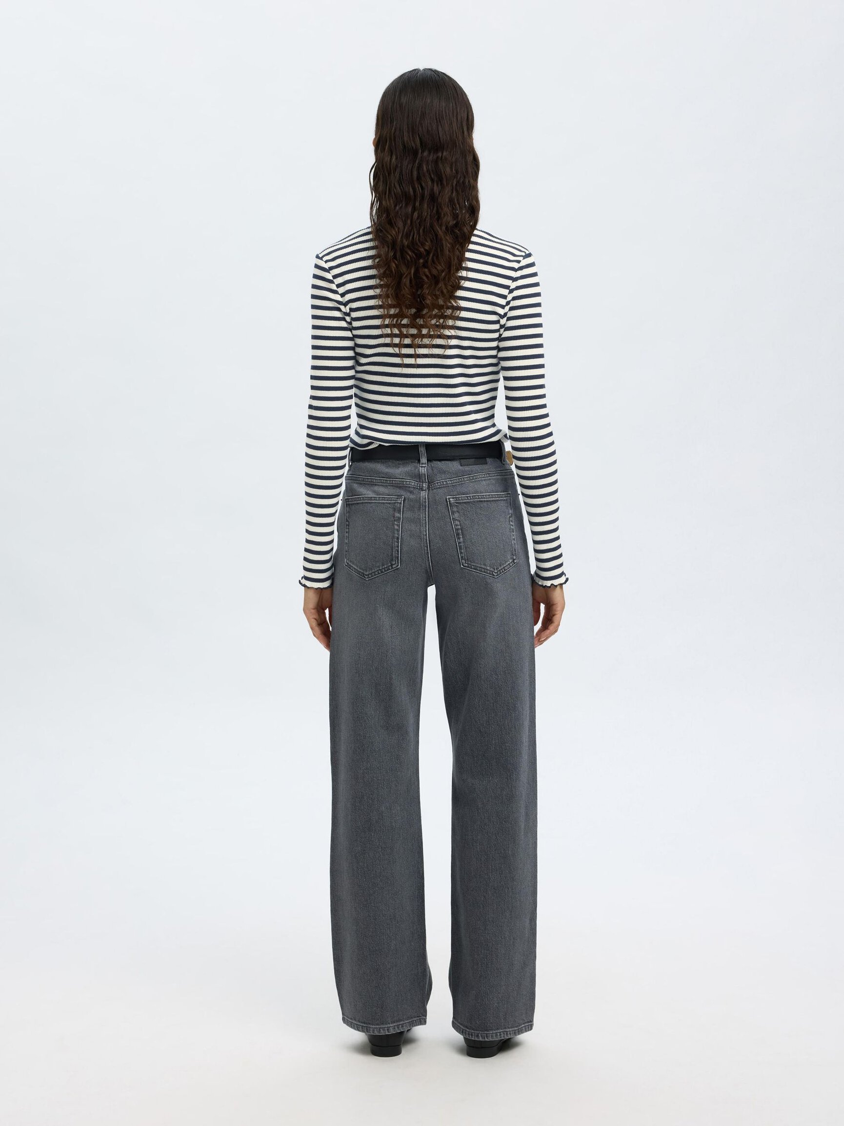 STRIPED LONG-SLEEVED T-SHIRT