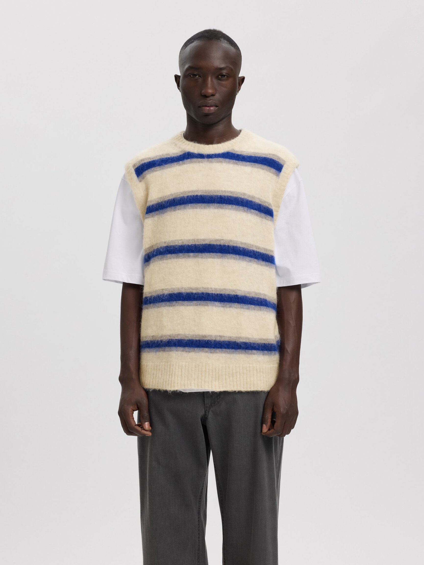 STRIPED KNITTED VEST