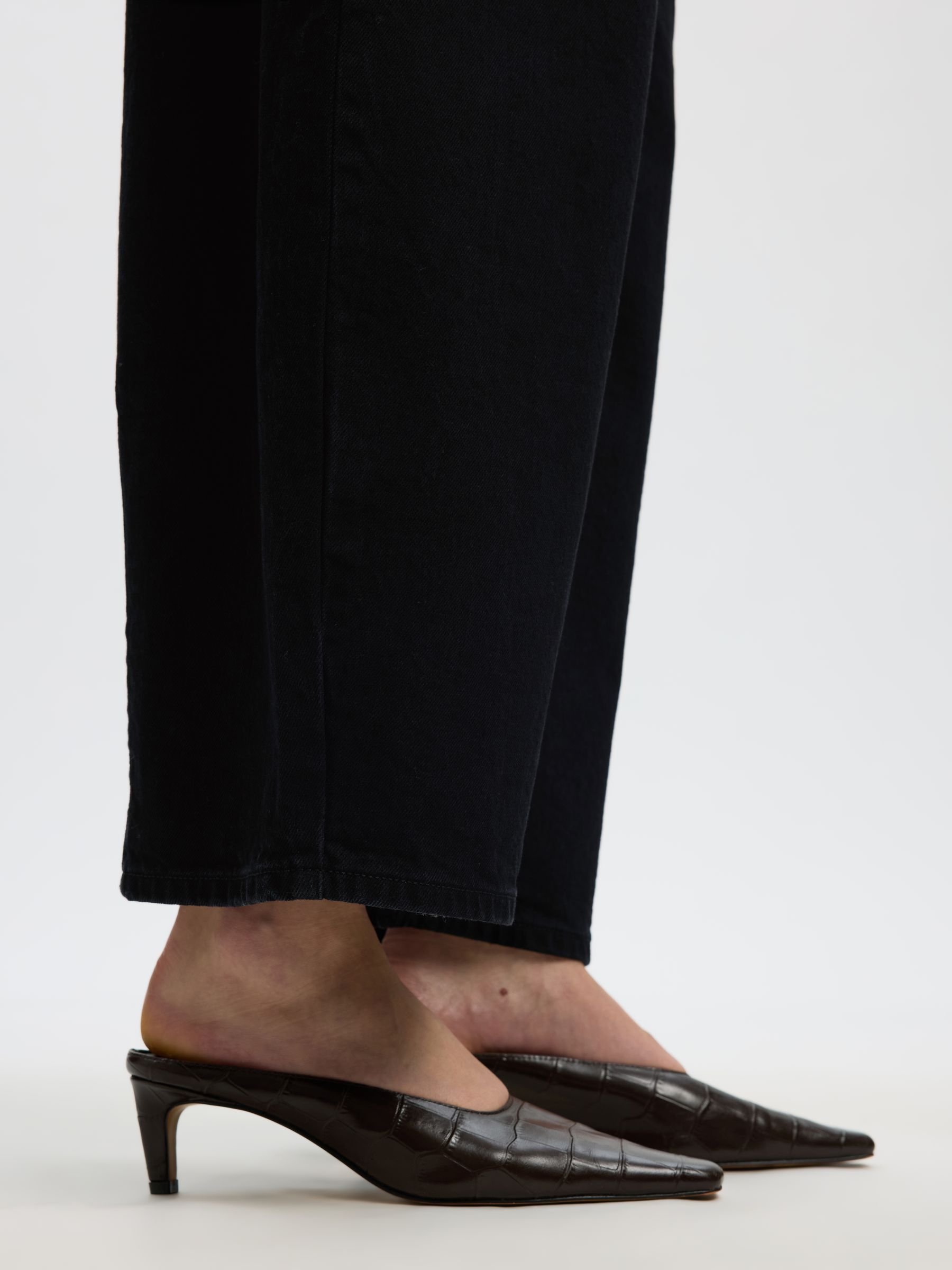 HIGH WAISTED BARREL FIT JEANS