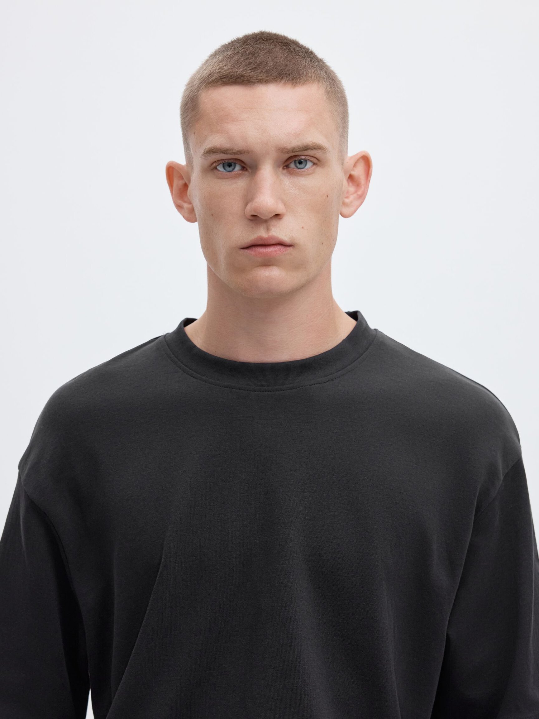 LOOSE FIT T-SHIRT