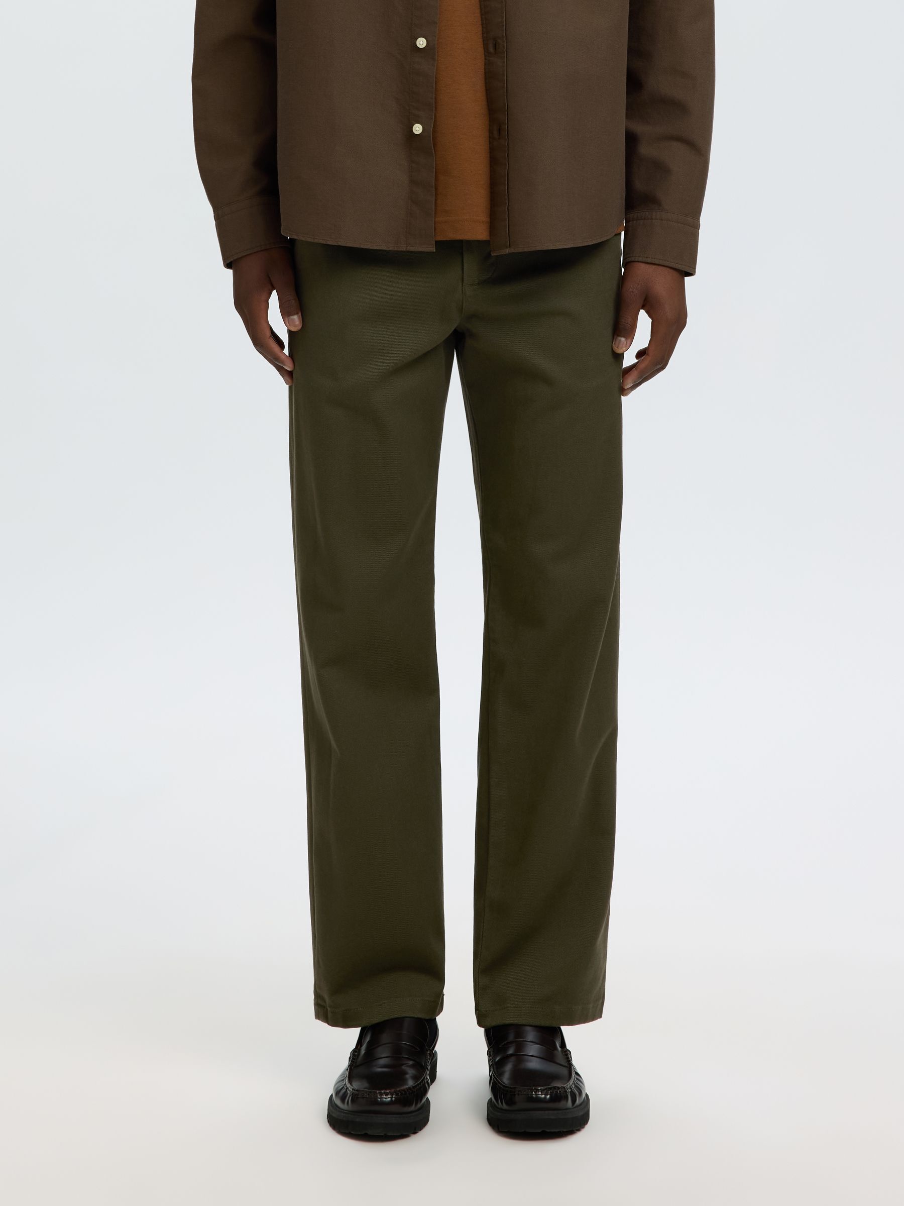 STRAIGHT FIT CHINOS