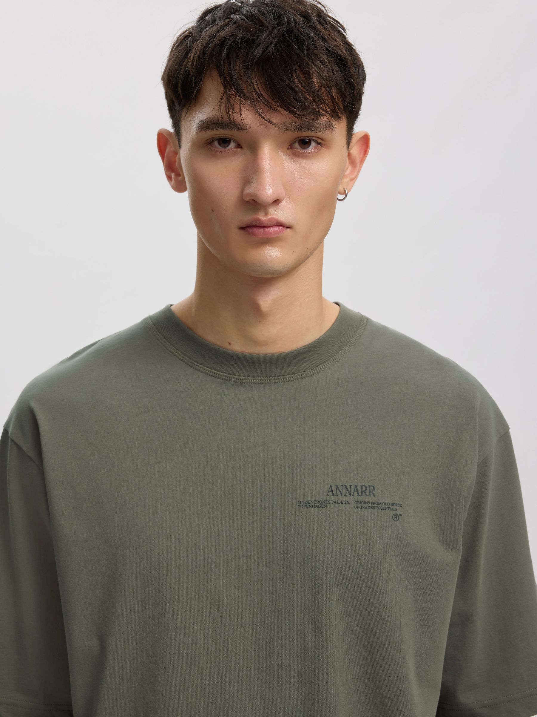 LOOSE FIT  T-SHIRT