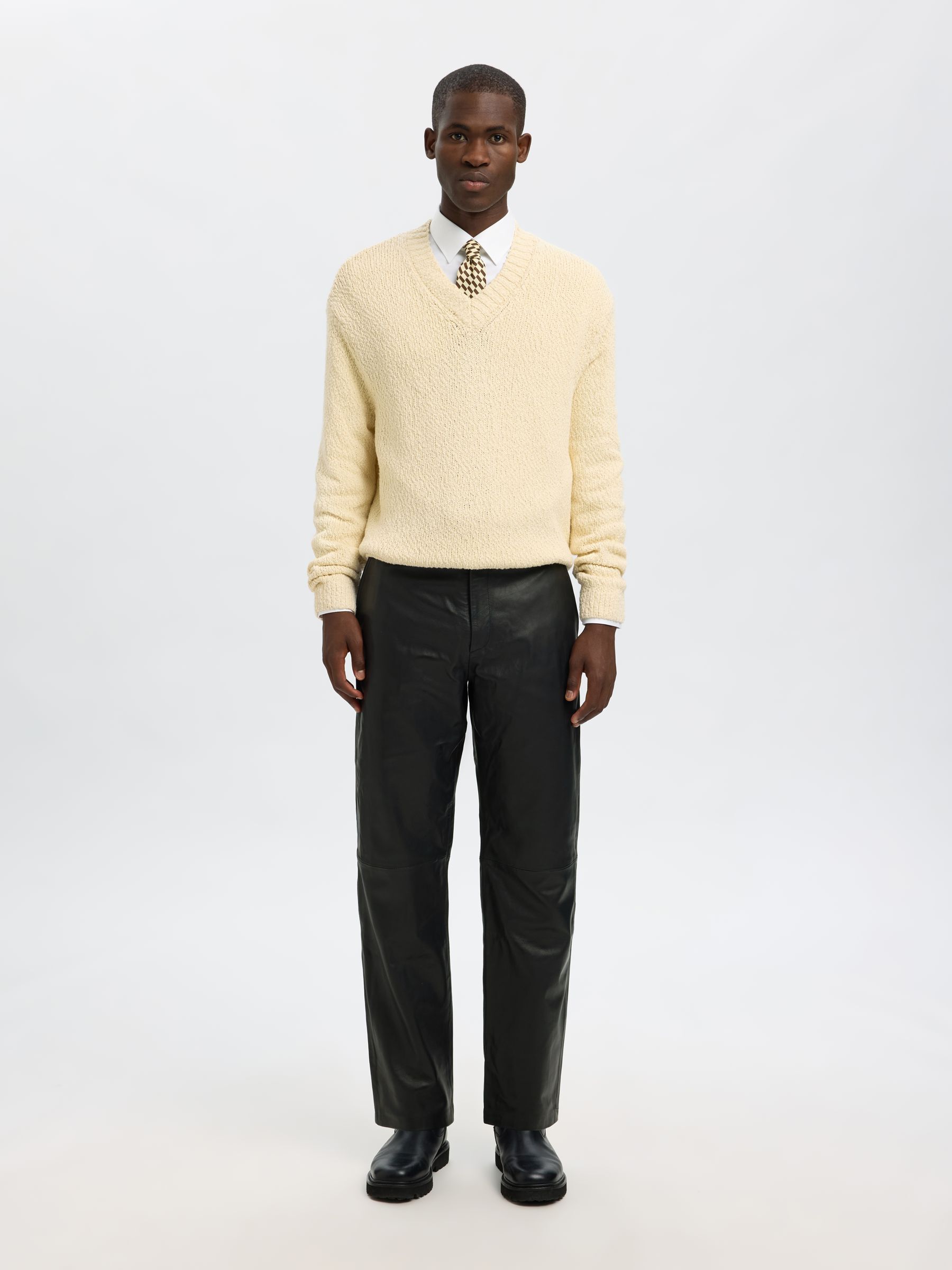 STRAIGHT FIT LEATHER TROUSERS