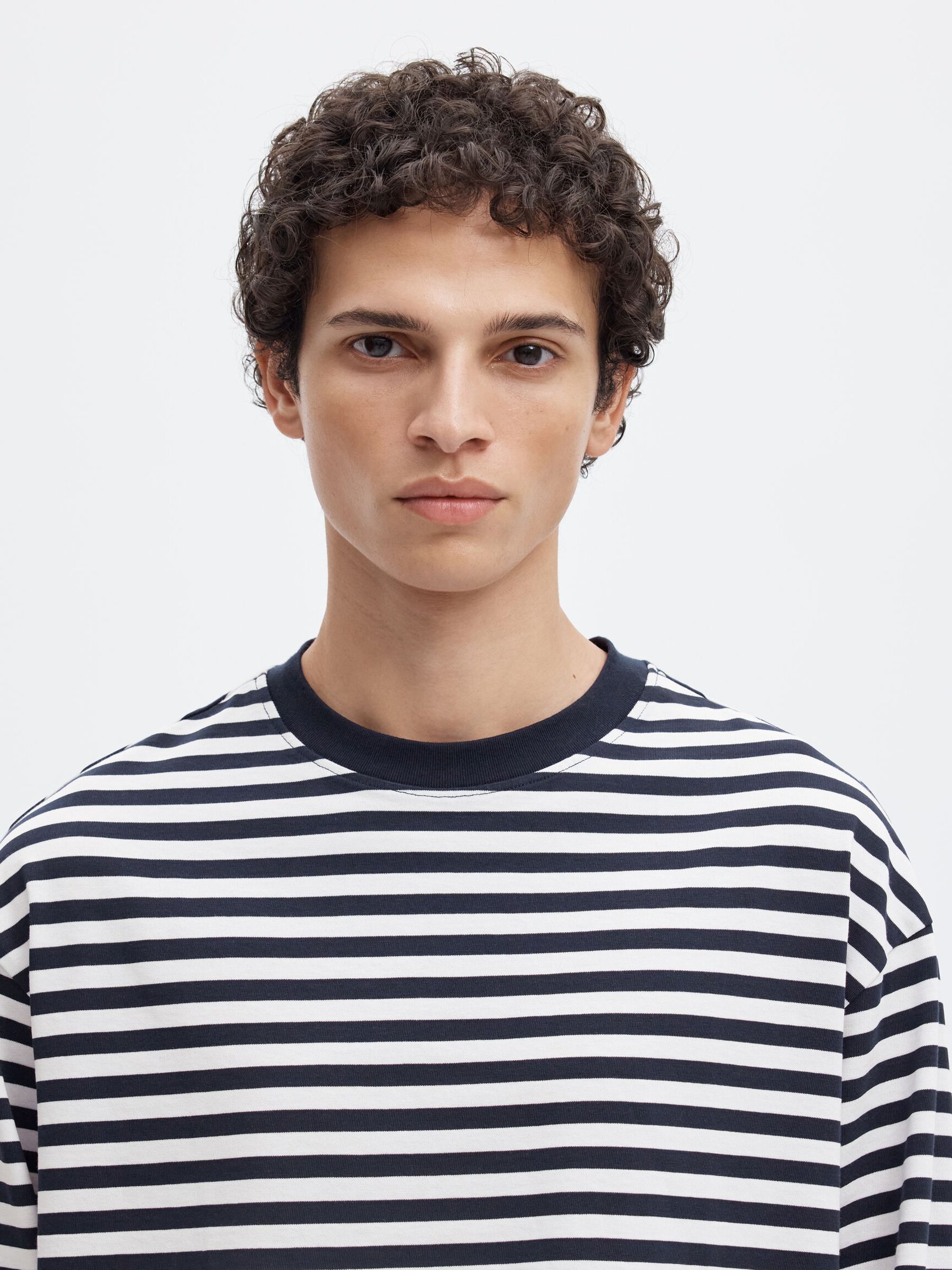 RELAXED FIT LONG-SLEEVED T-SHIRT