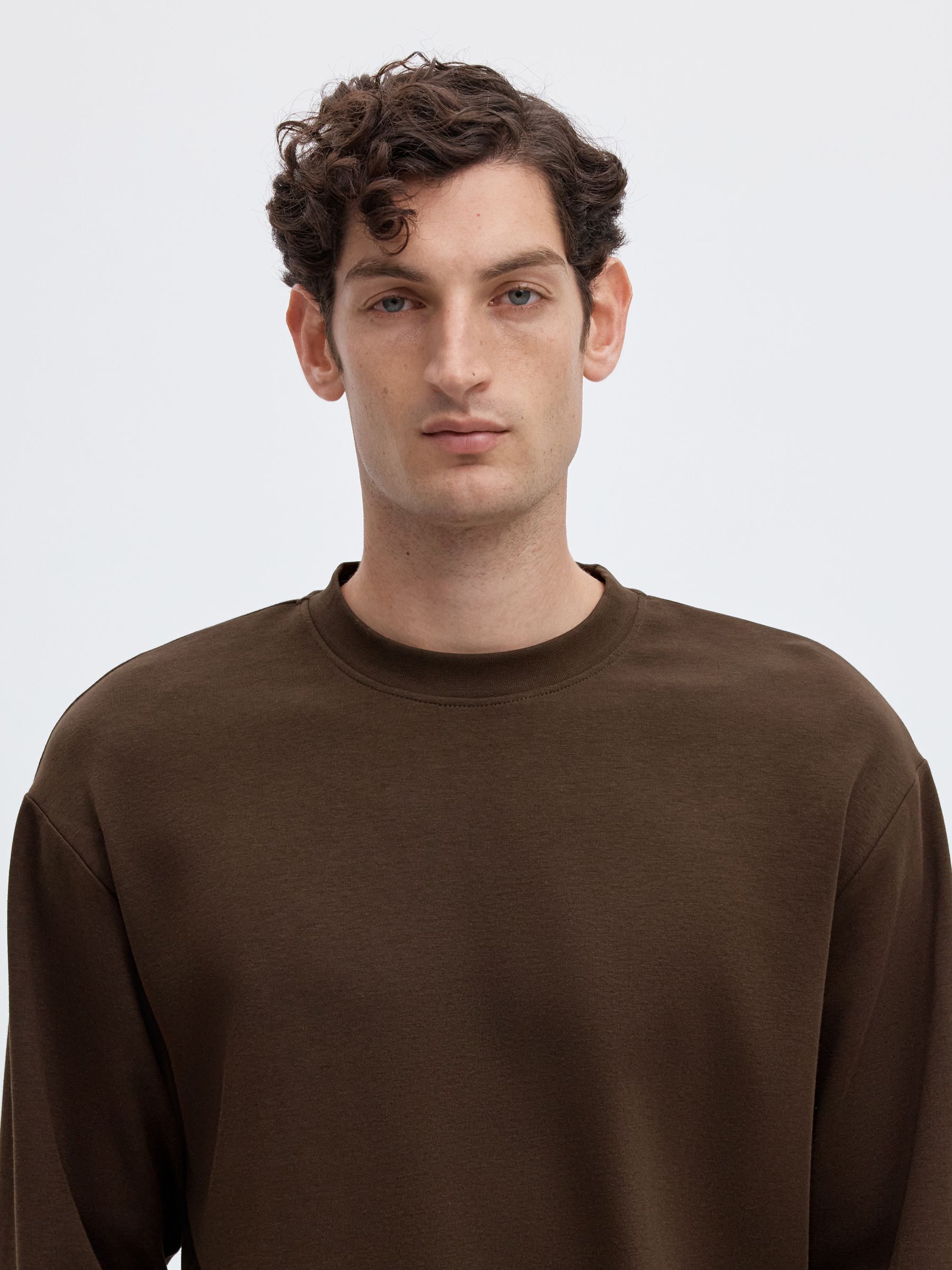 LOOSE FIT T-SHIRT MET LANGE MOUWEN
