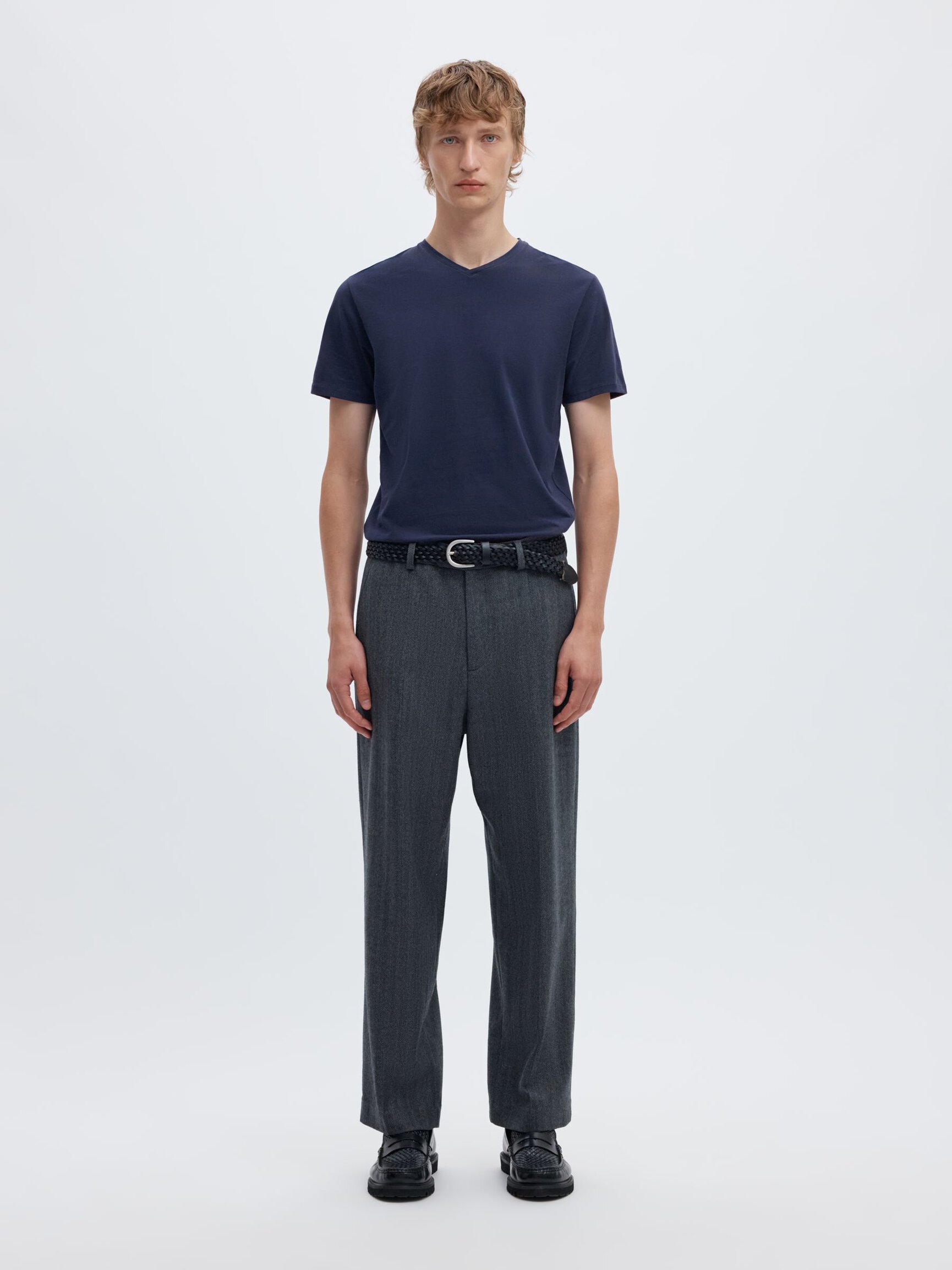 V-NECK T-SHIRT