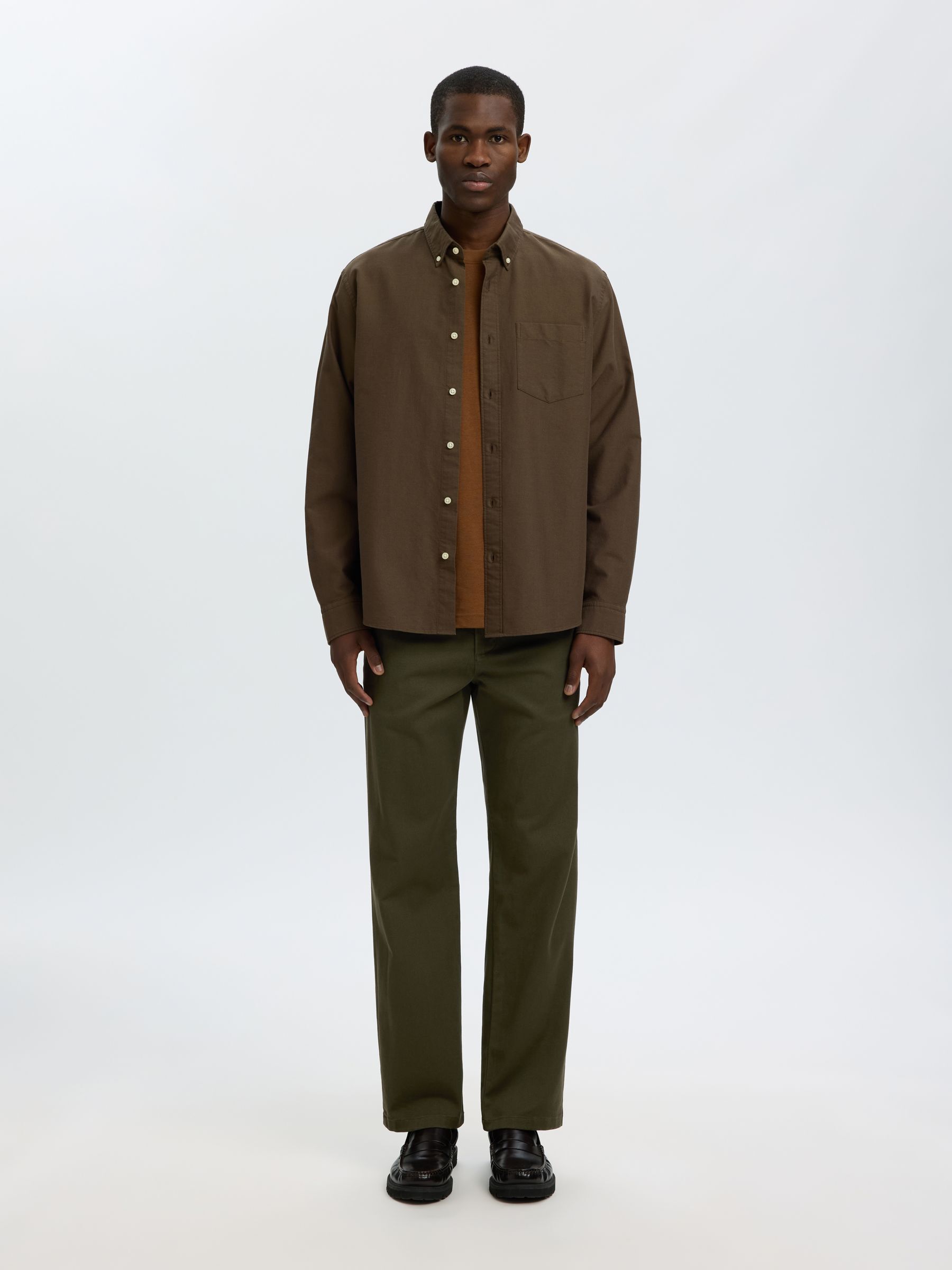 STRAIGHT FIT CHINOS