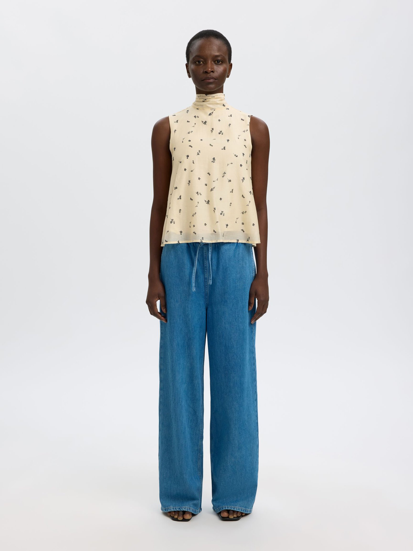 PRINTED SLEEVELESS TOP