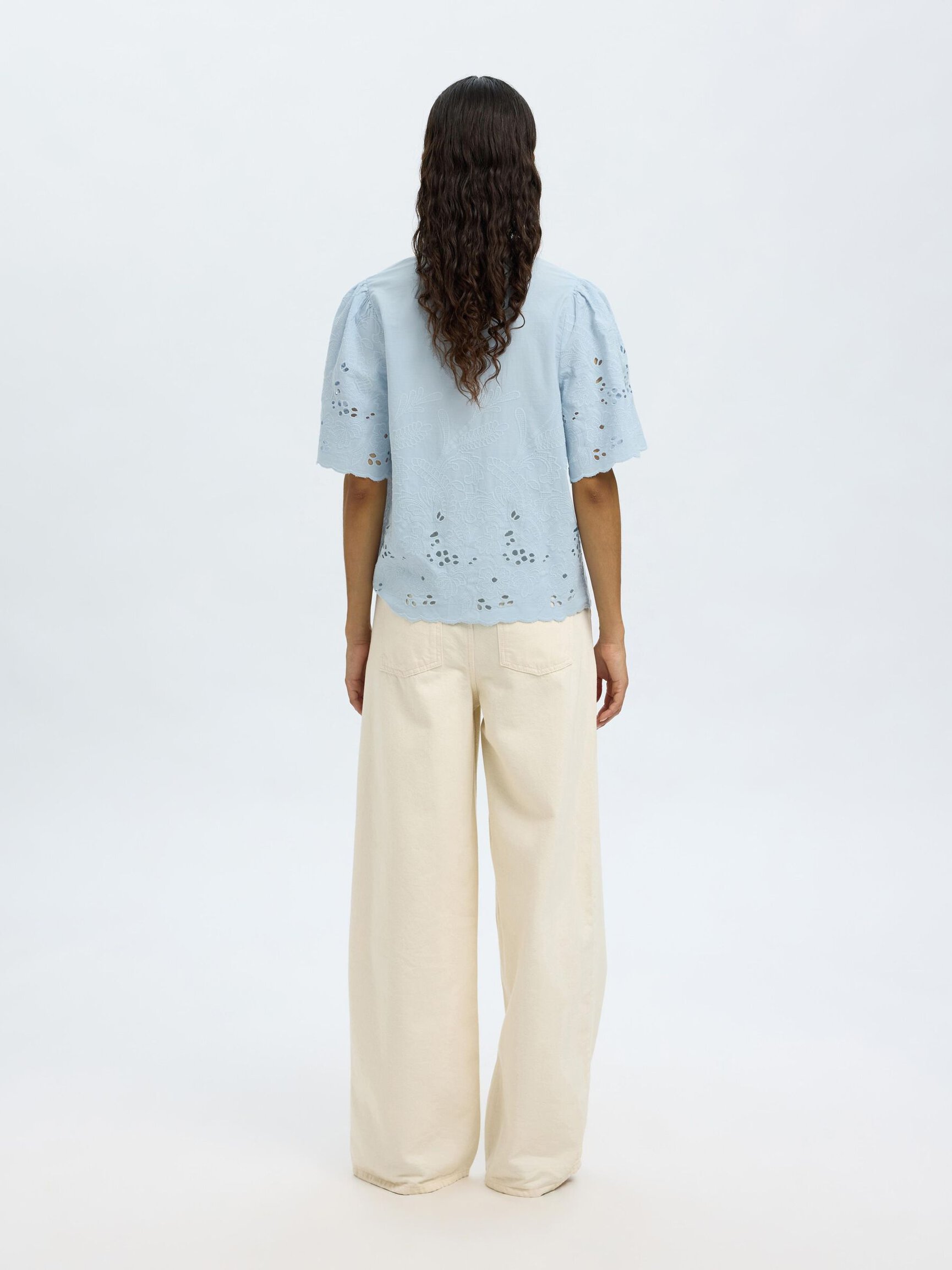 EMBROIDERED SHORT SLEEVED SHIRT