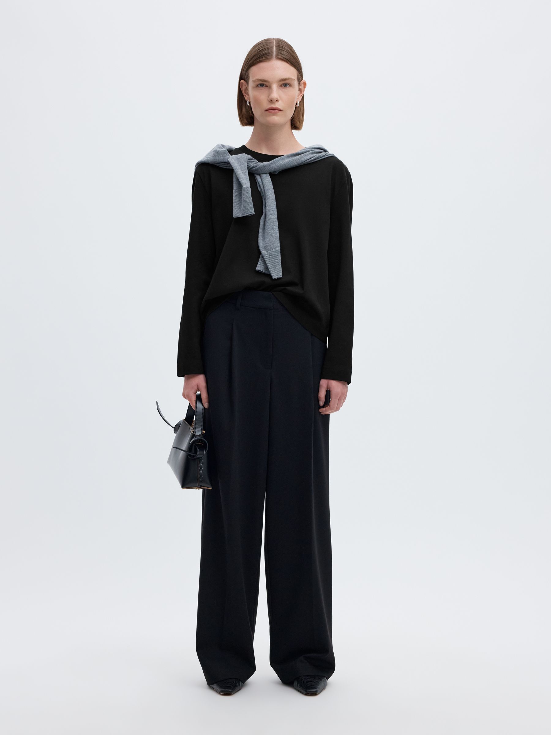 LONG-SLEEVED BOXY T-SHIRT