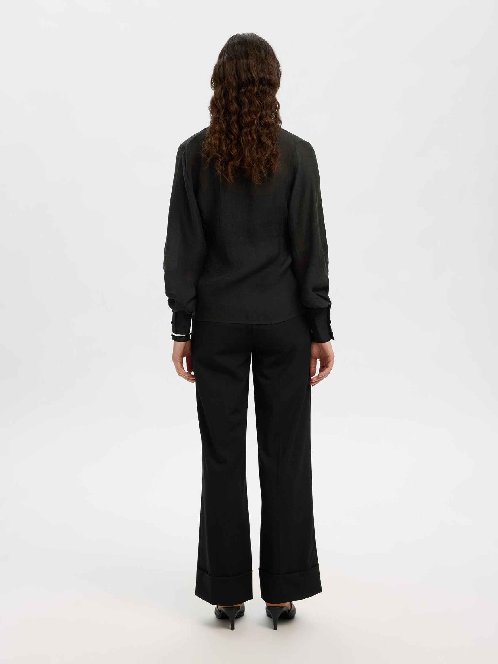 V-HALS BLOUSE MET LANGE MOUWEN