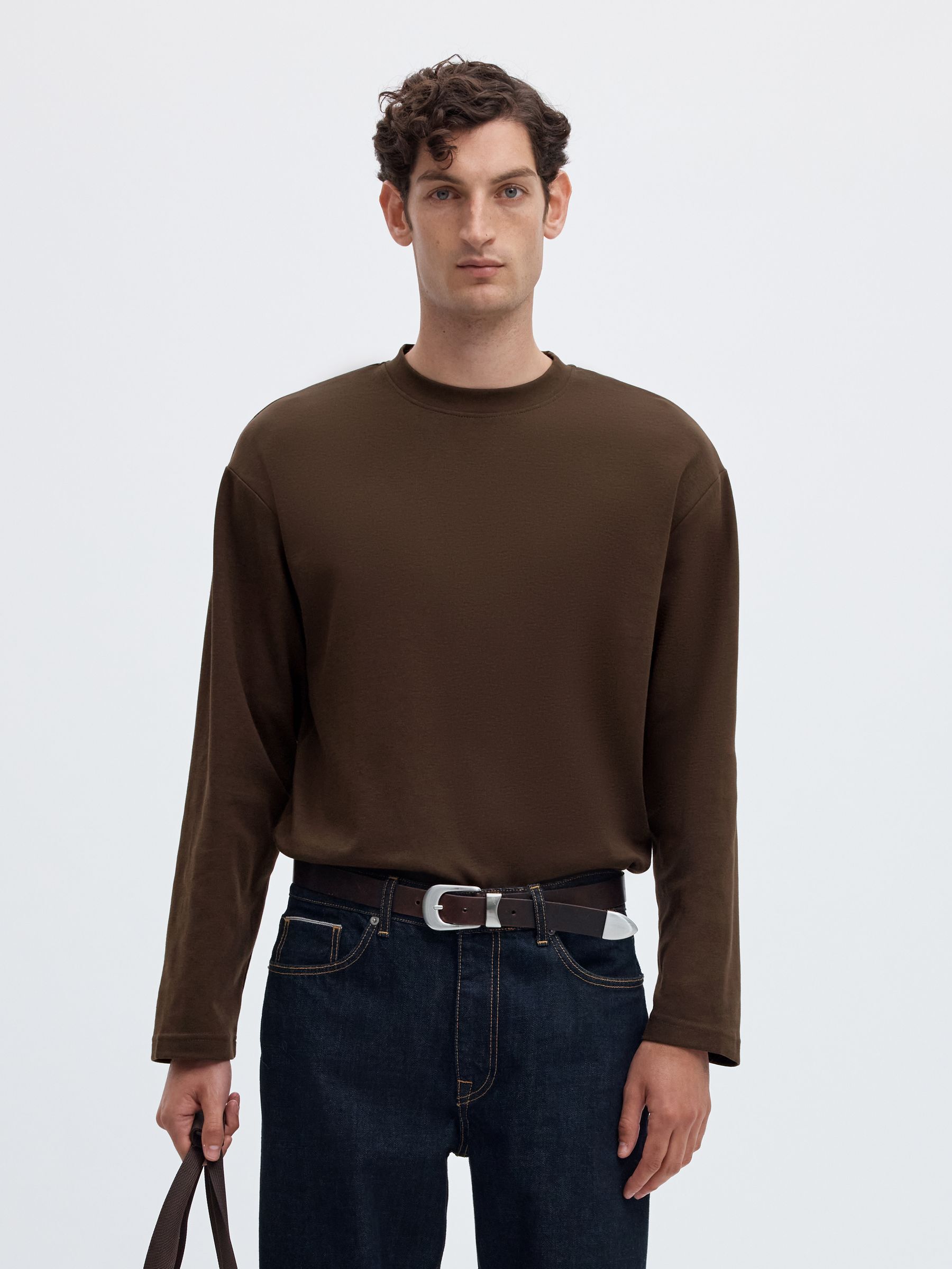 LOOSE FIT T-SHIRT MET LANGE MOUWEN