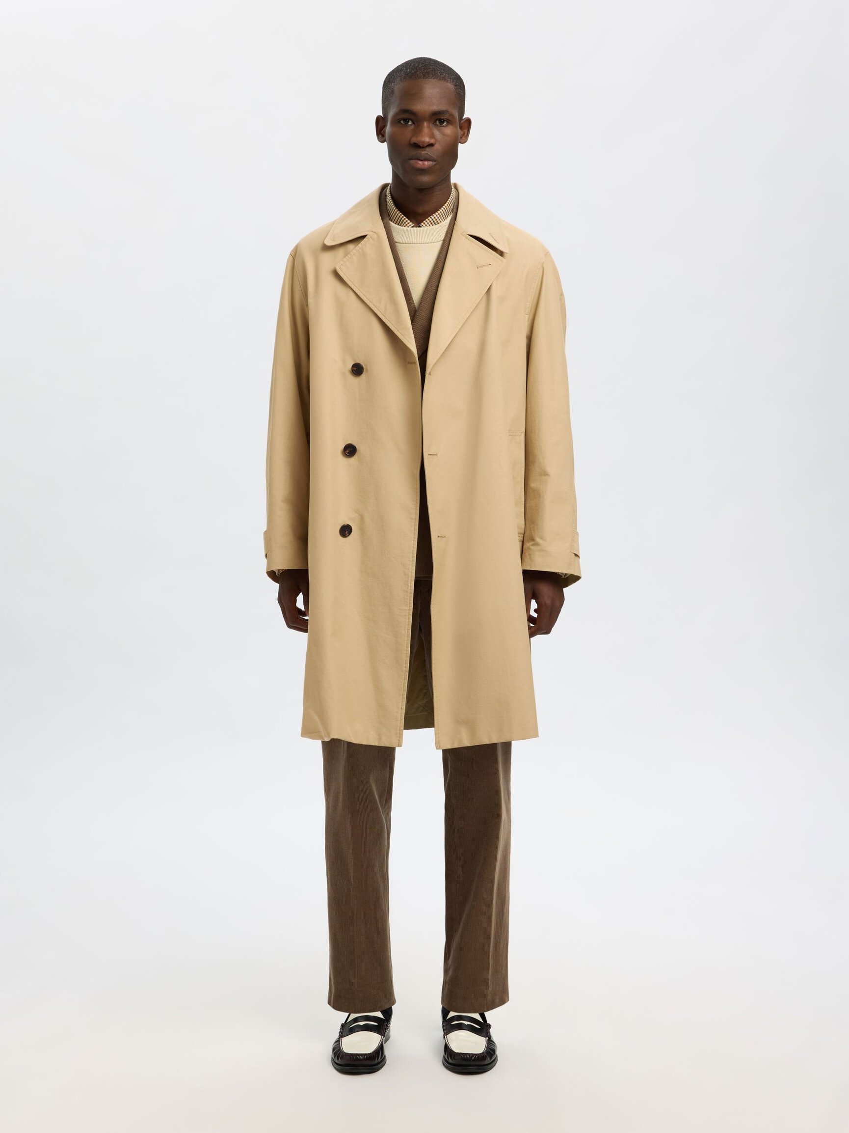 WATER-REPELLENT TRENCHCOAT
