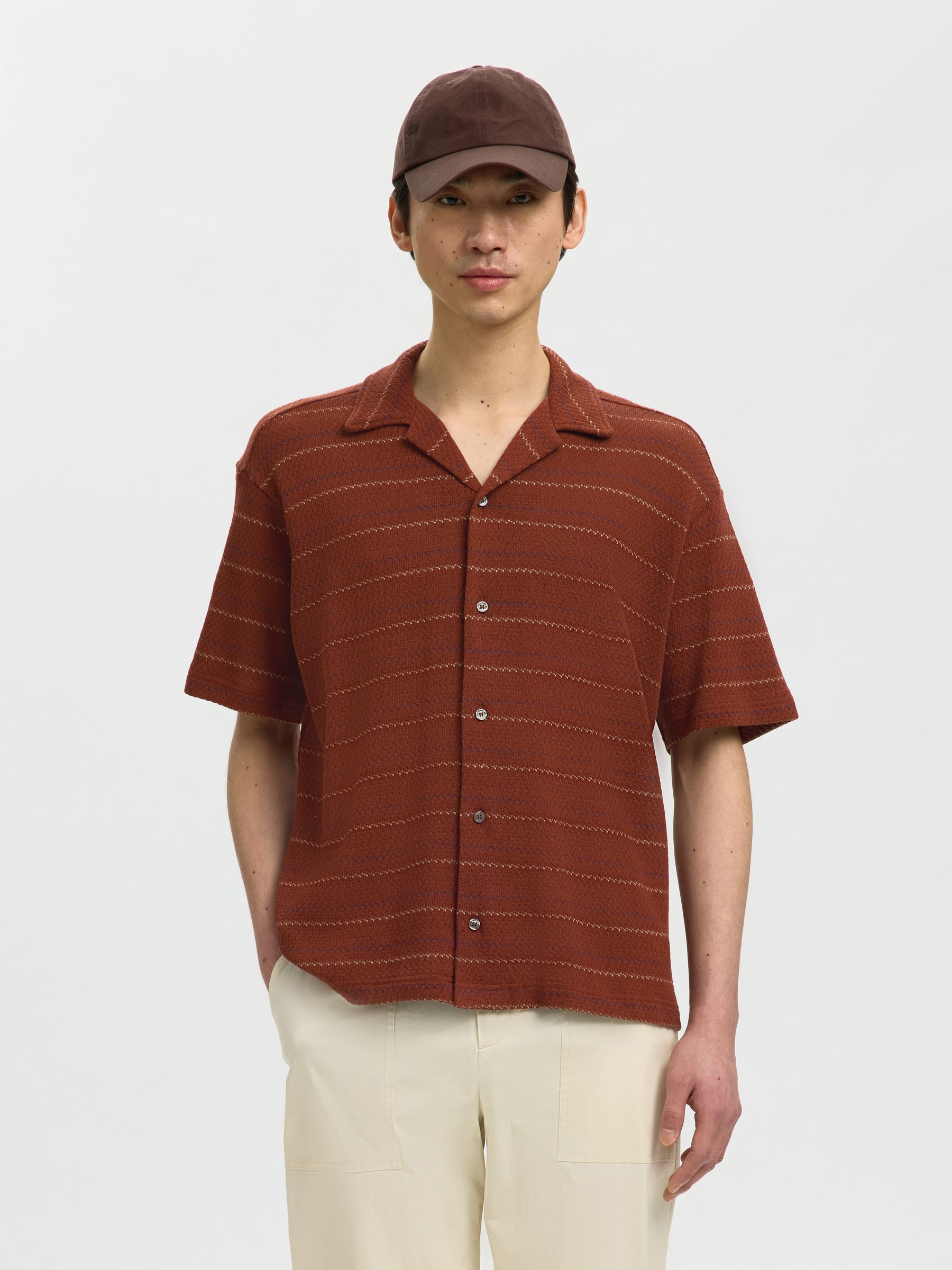 REGULAR FIT SHORT SLEEVED SHIRT