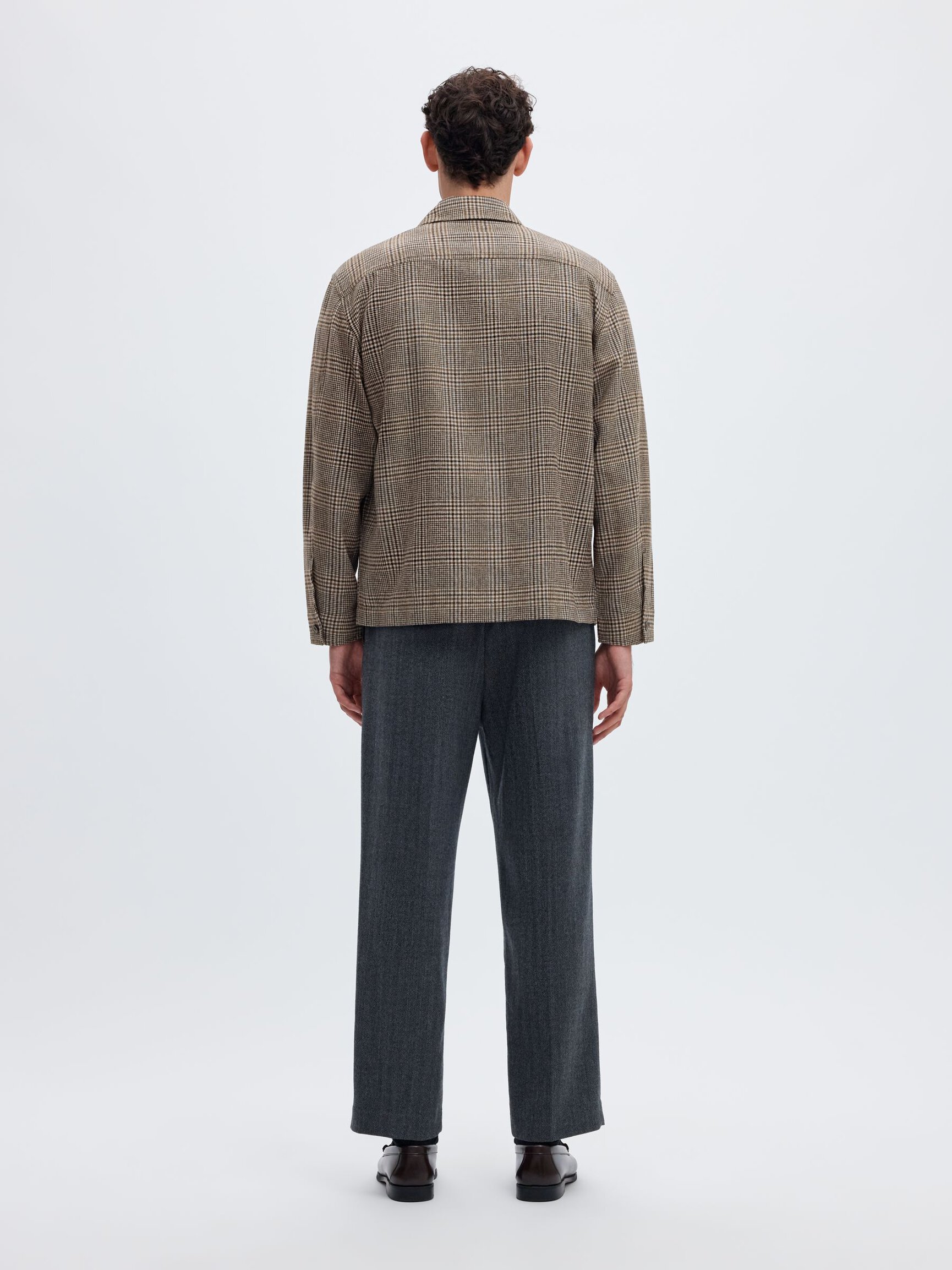 A CUADROS SOBRECAMISA