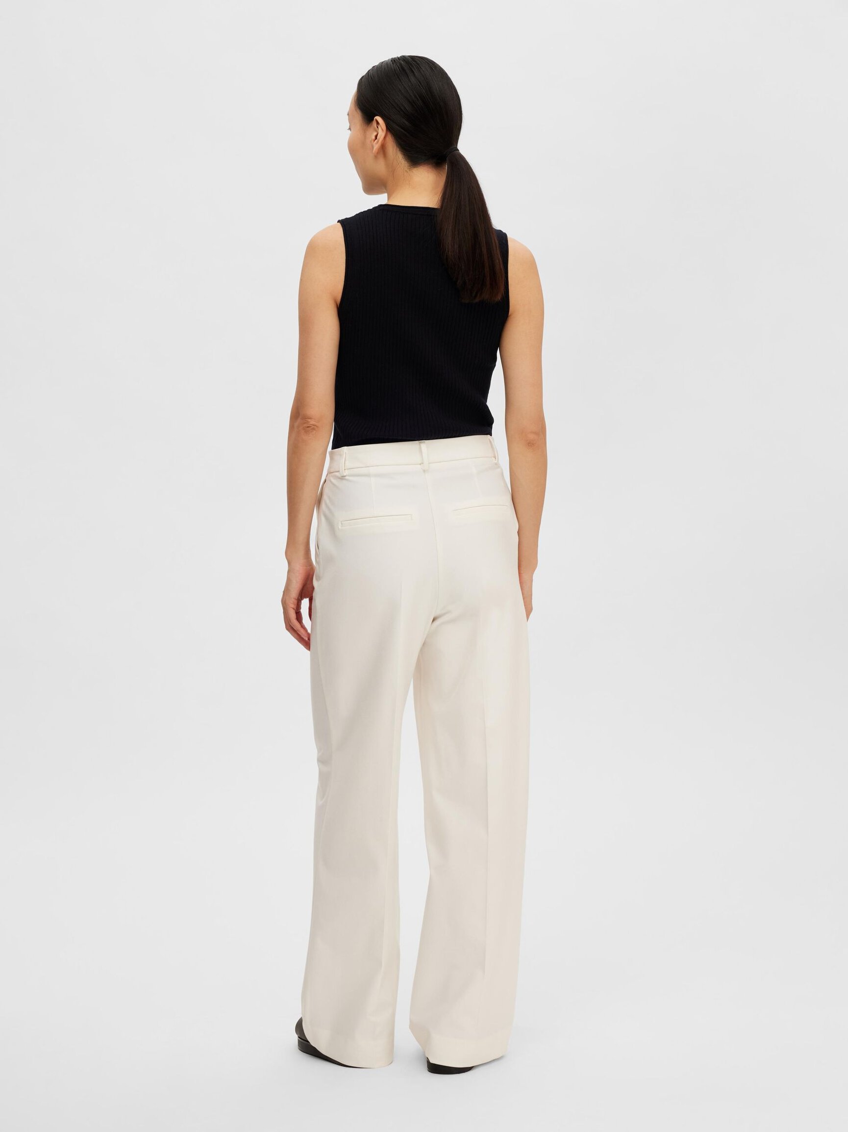 SLEEVELESS KNITTED TOP