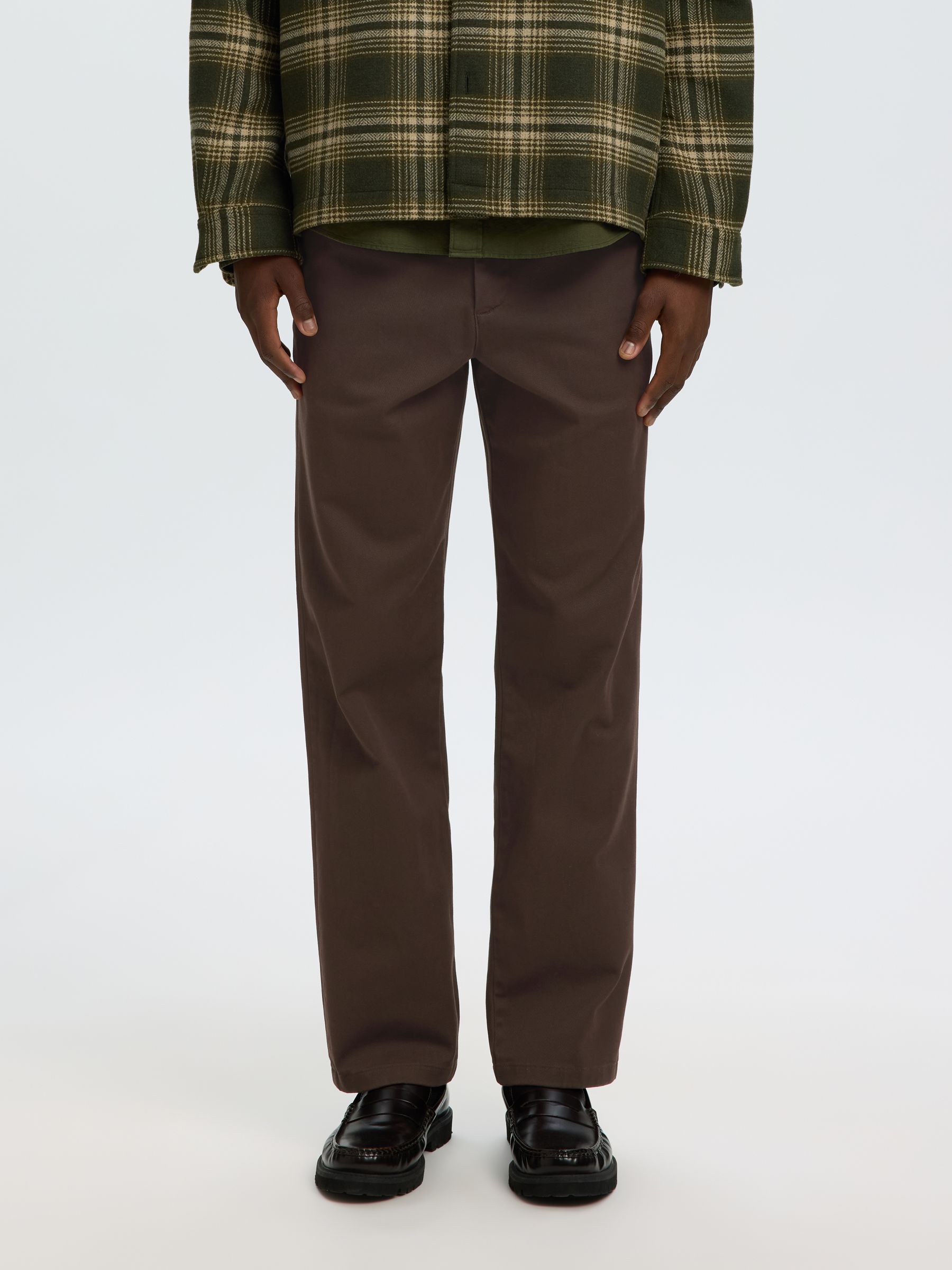 STRAIGHT FIT CHINOS