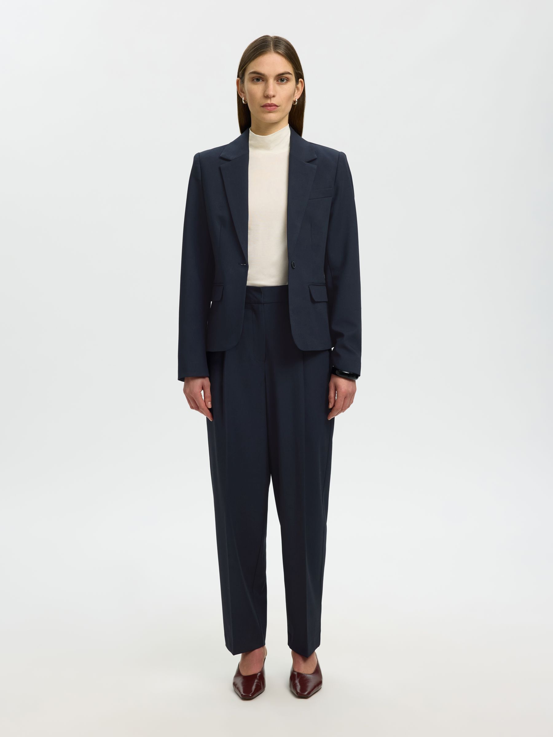 TIRO MEDIO PANTALONES FIT CORTE BARREL