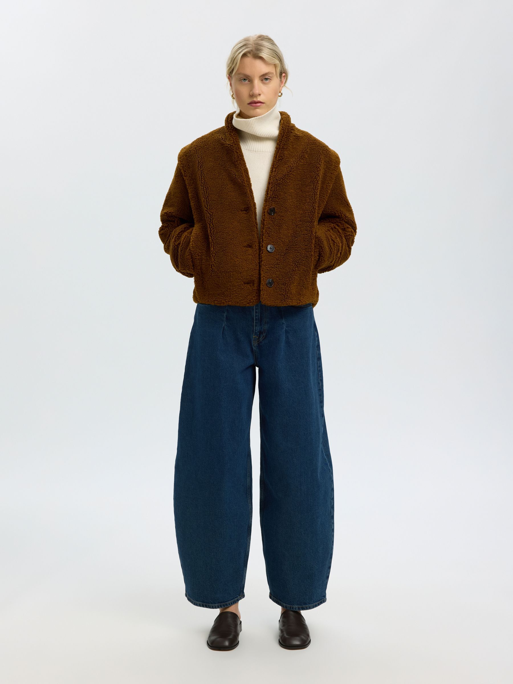 HIGH WAIST BARREL FIT JEANS