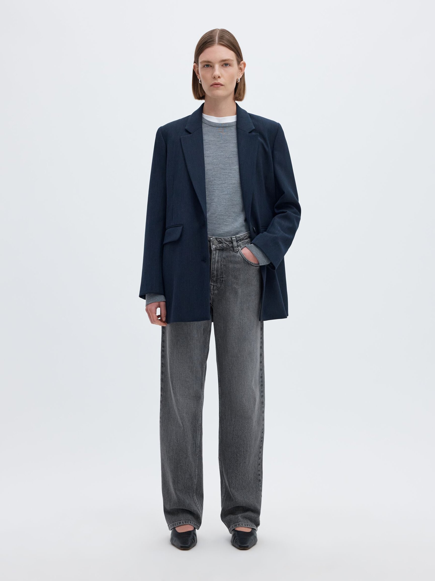 MID WAIST STRAIGHT FIT JEANS