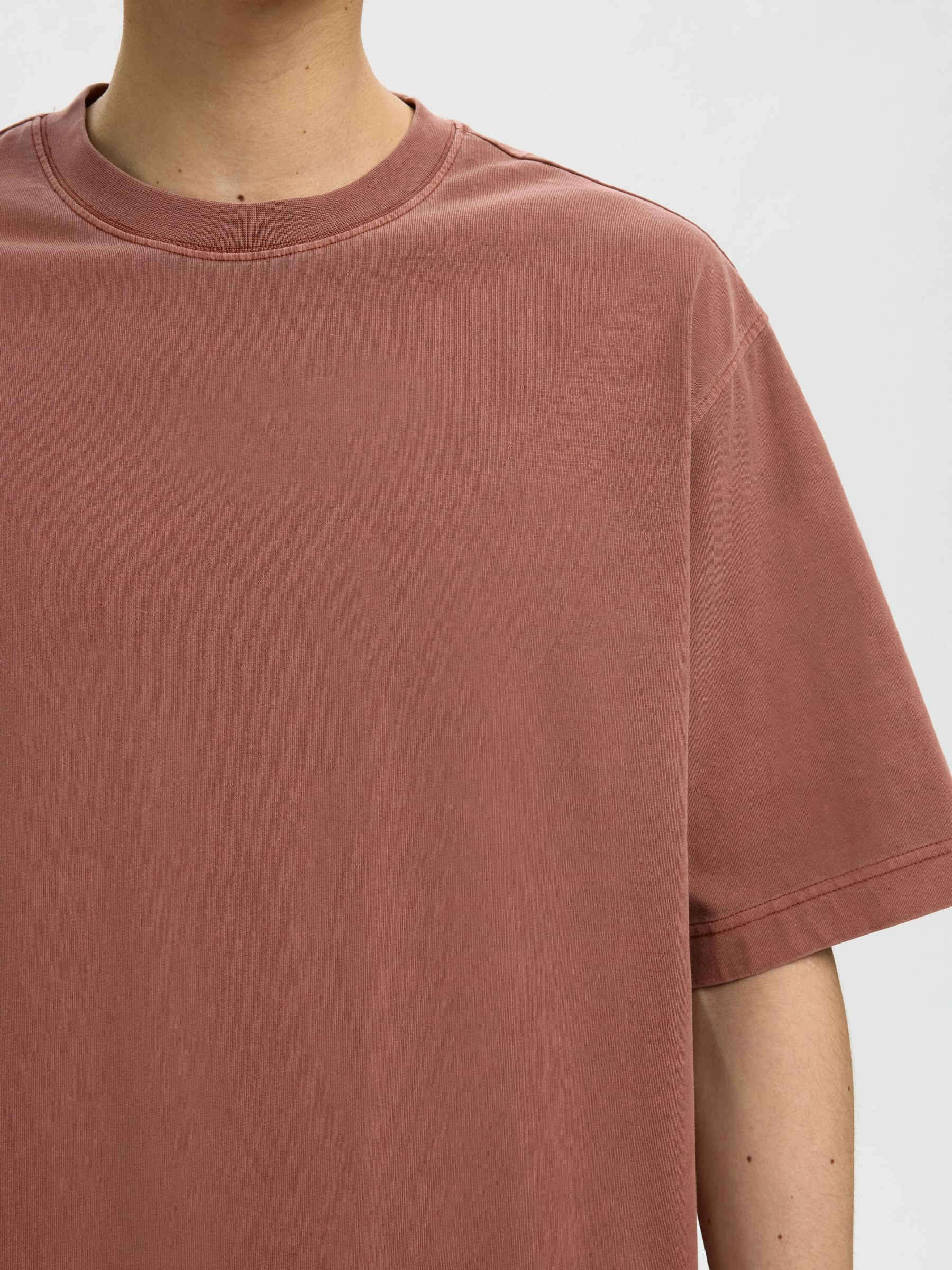 COTTON SHORT-SLEEVED T-SHIRT