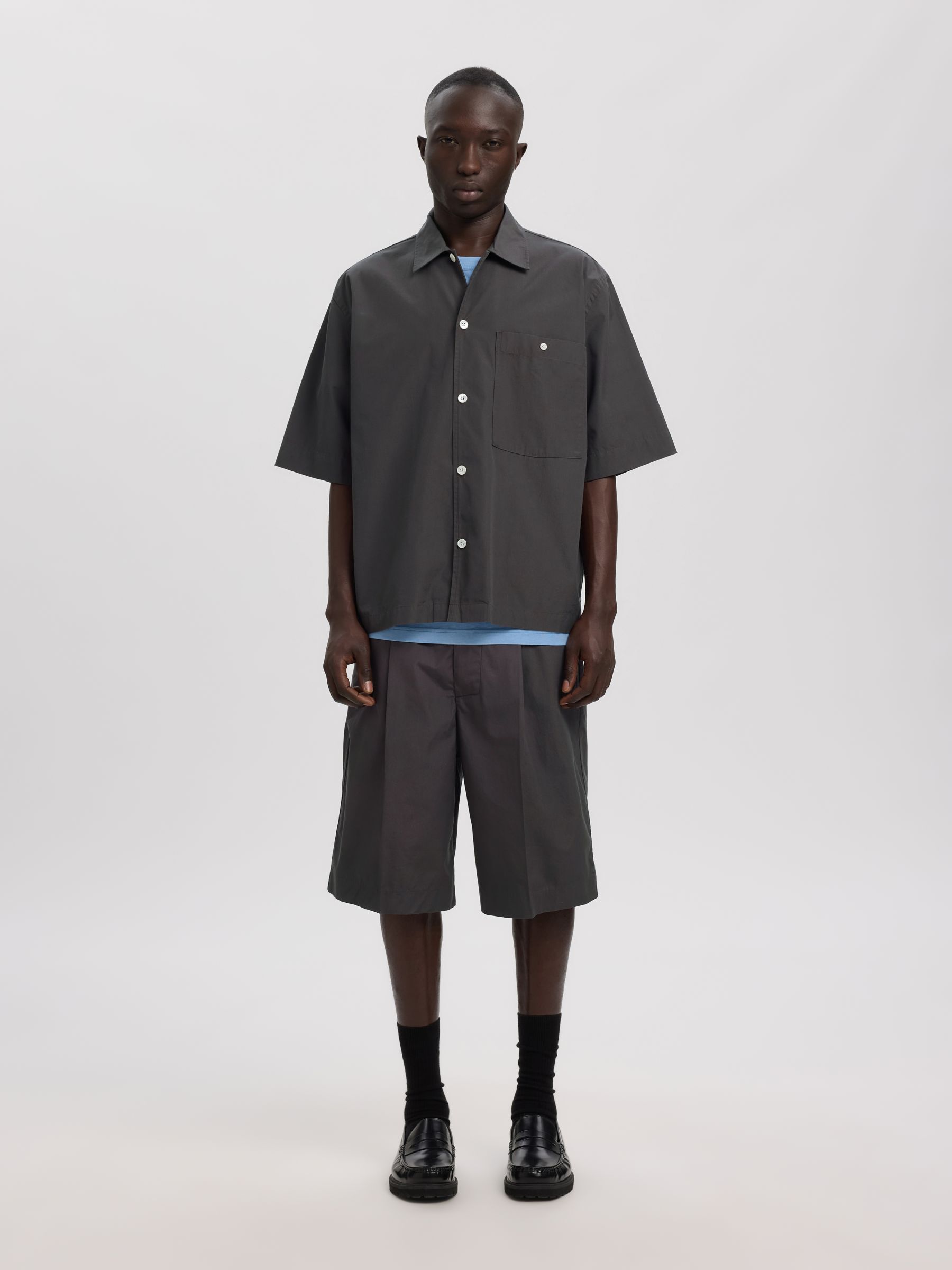 RELAXED FIT SHORT SLEEVED SHIRT