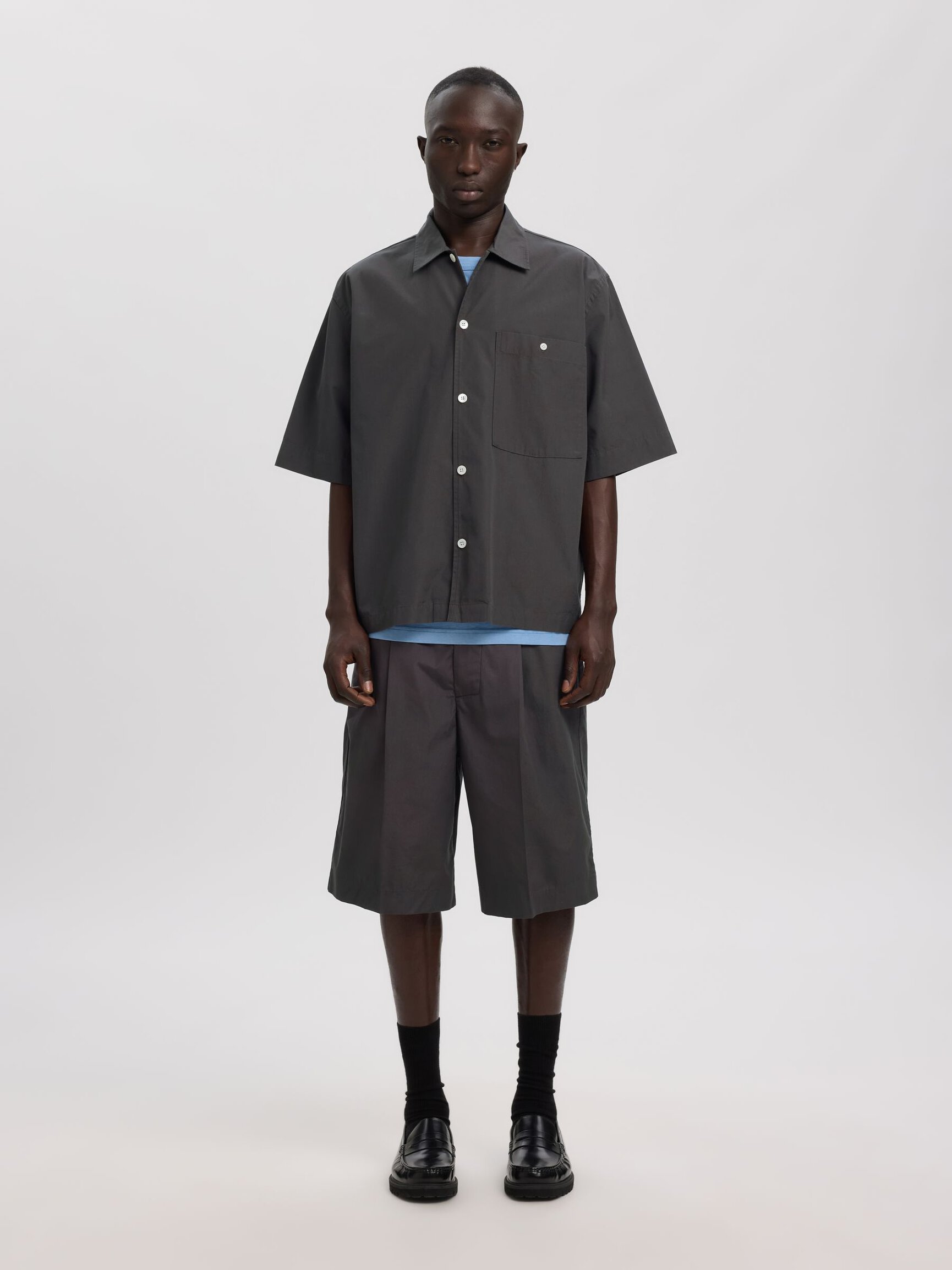 RELAXED FIT SHORT SLEEVED SHIRT