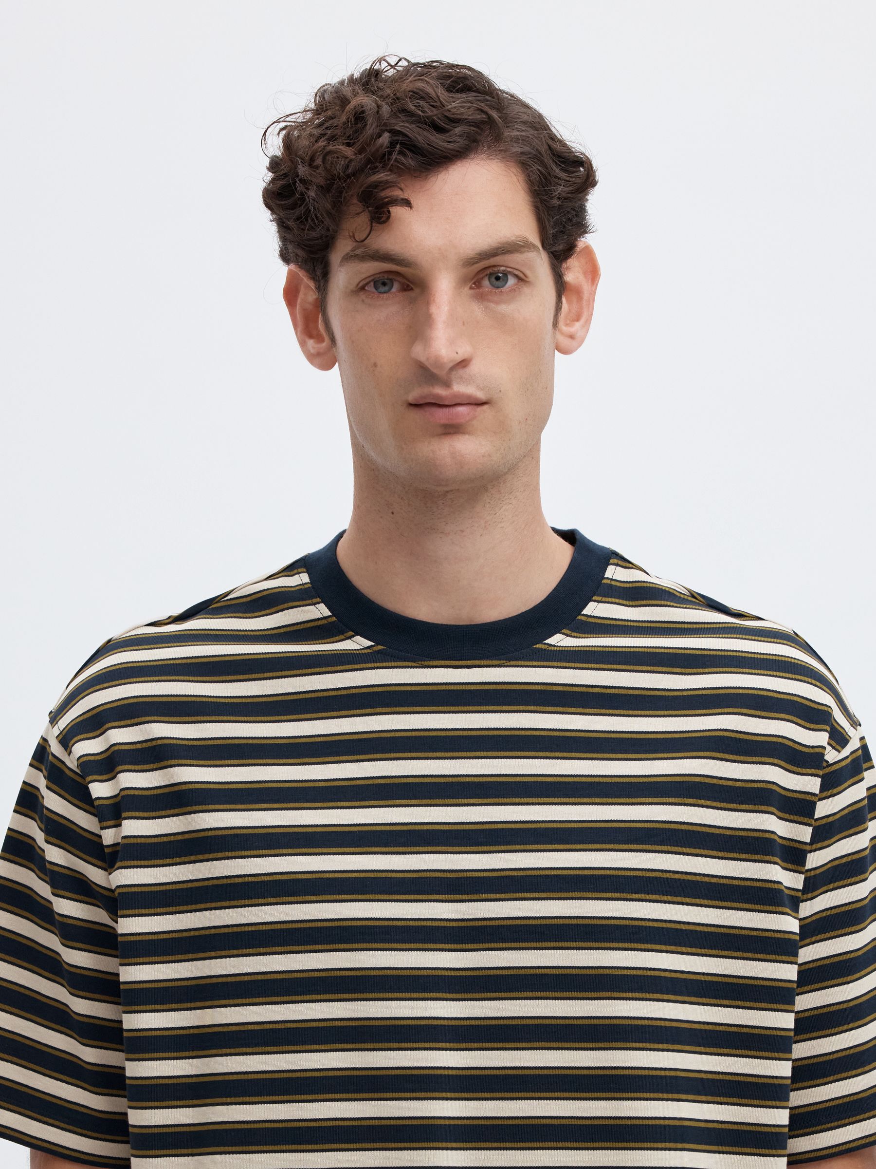 RELAXED FIT T-SHIRT