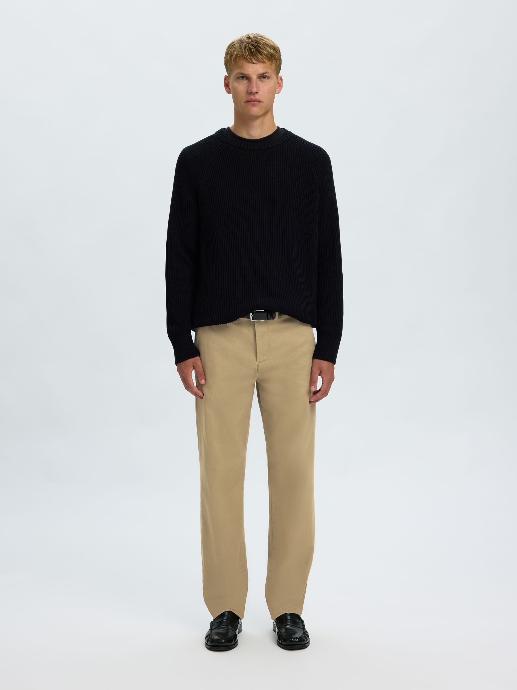 STRAIGHT FIT CHINOS