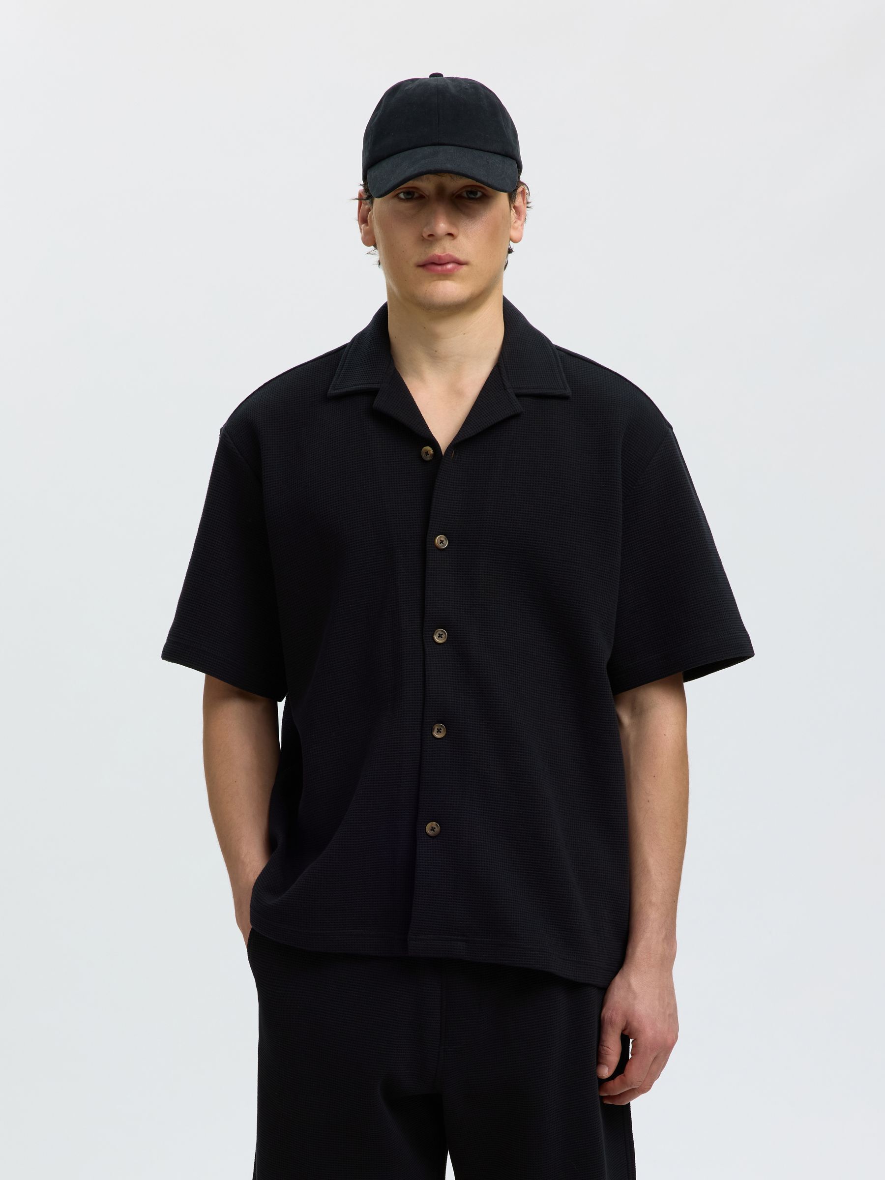 AVSLAPPNAD PASSFORM ÖVERSKJORTA