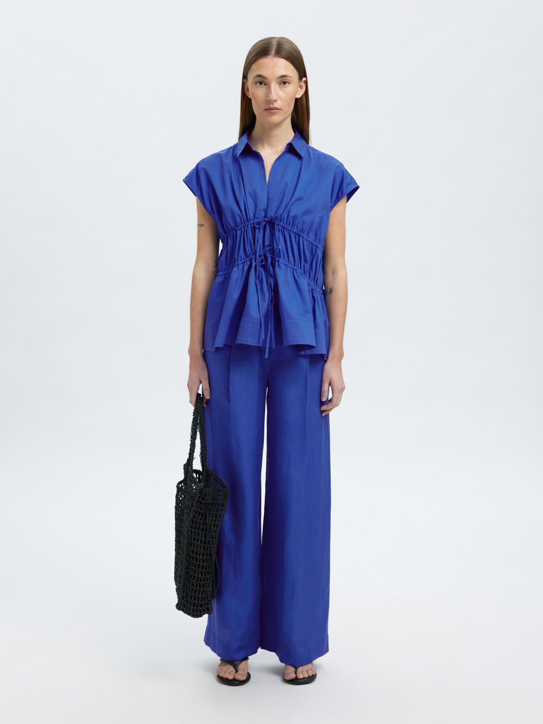 TIE FRONT V-NECK TOP